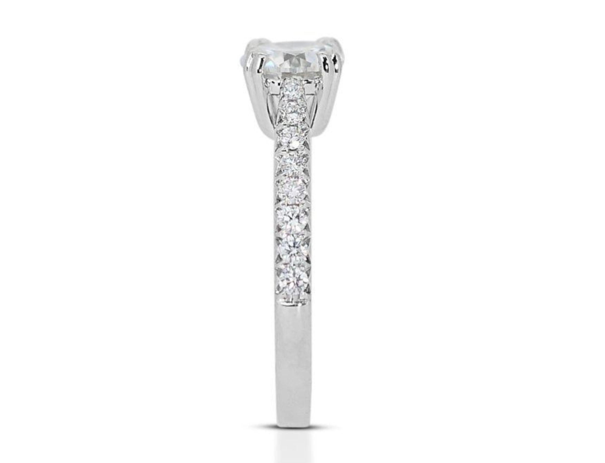 Women's Dazzling 1 Carat Round Brilliant Diamond Ring with 0.25 Carat Side Diamonds For Sale
