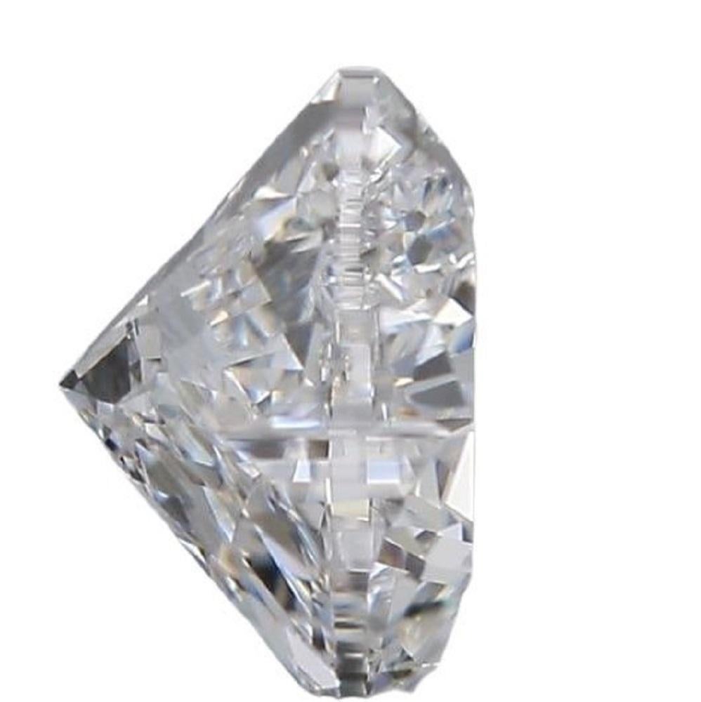 1 diamant naturel étincelant taillé en forme de cœur de 0,55 carat D VVS2 avec une excellente taille. Ce diamant a le grade de couleur le plus élevé. Il est accompagné d'un certificat GIA et d'un numéro d'inscription au laser.

SKU : PT-1159
GIA