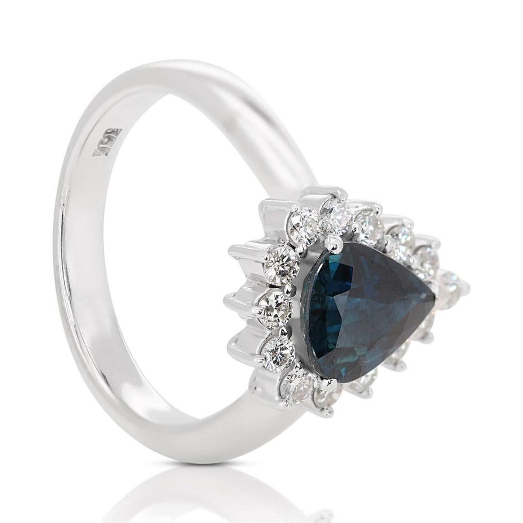 Women's Dazzling 1.00ct Pear-Cut Sapphire Ring in 18k White Gold For Sale