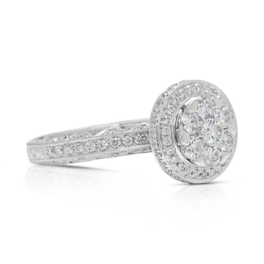 Taille ronde Dazzling 1.01ct Natural Diamond 18K White Gold Halo Pave Ring en vente