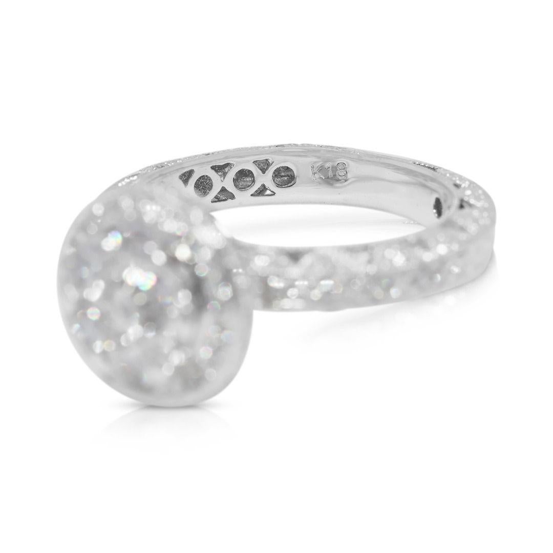 Dazzling 1.01ct Natural Diamond 18K White Gold Halo Pave Ring Excellent état - En vente à רמת גן, IL