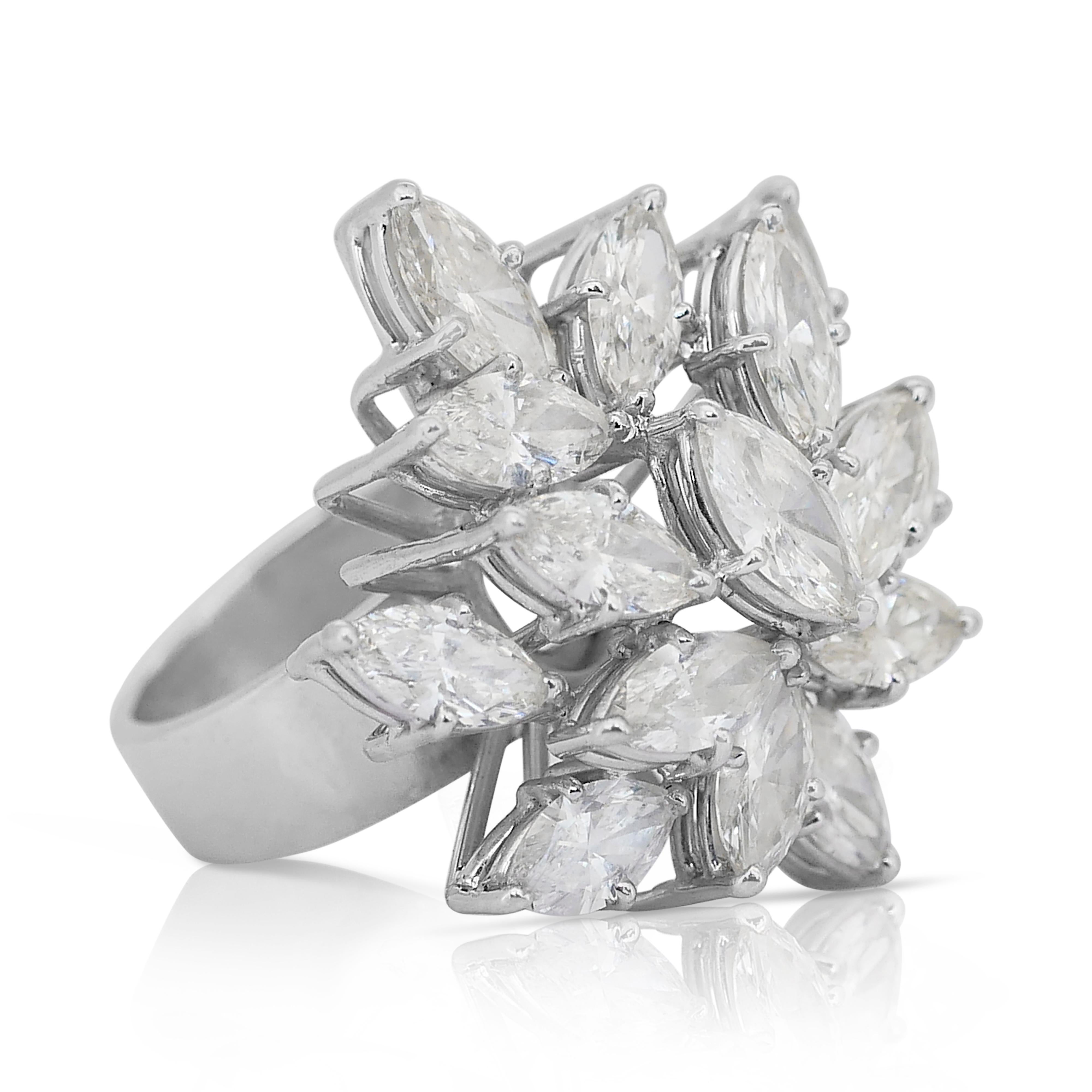 Dazzling 10.80ct Diamonds Cocktail Ring in 18k White Gold - IGI Certified In New Condition For Sale In רמת גן, IL