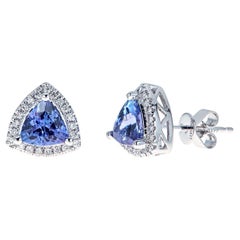 Boucles d'oreilles éblouissantes en or blanc 10 carats avec tanzanite taille trillion et diamants