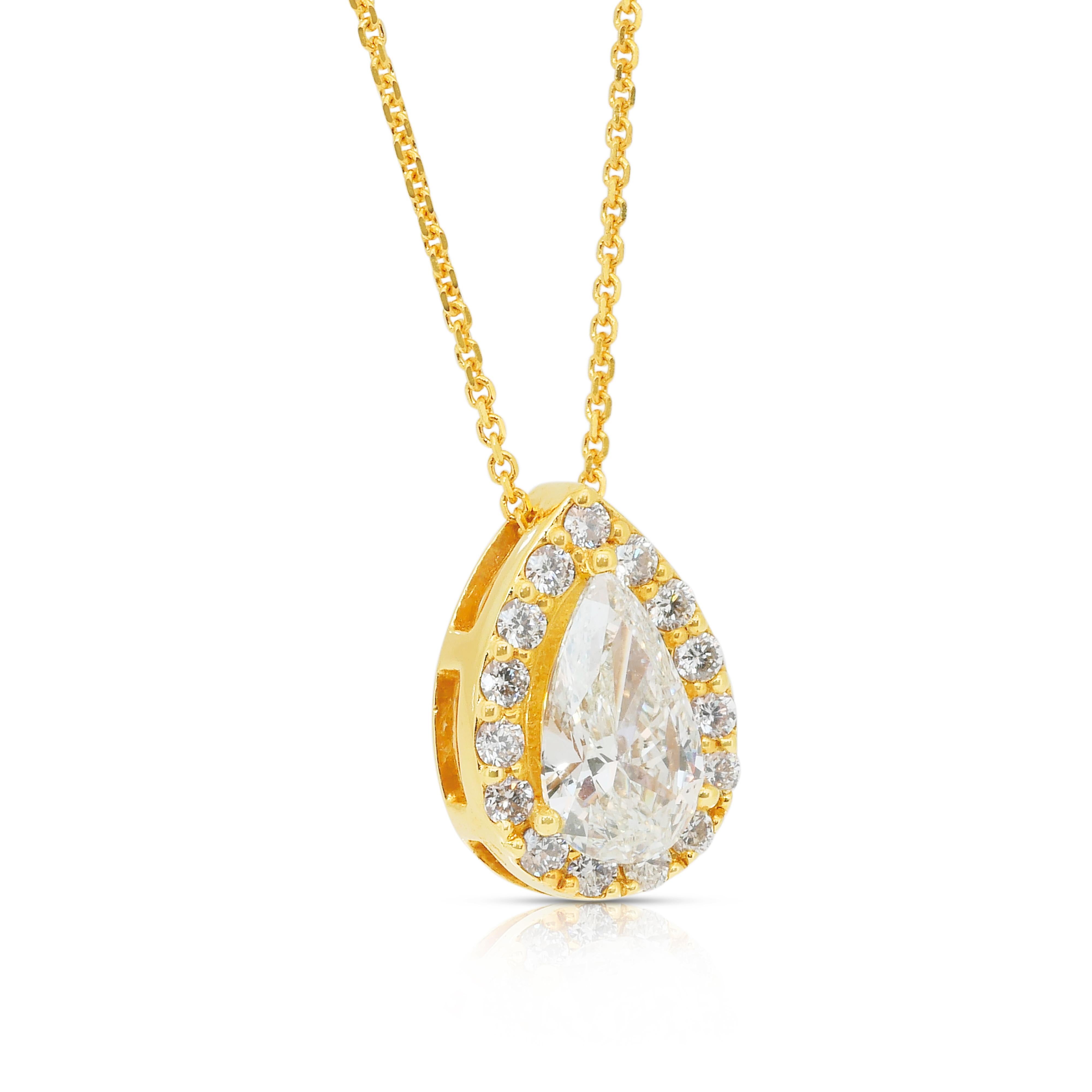 Taille poire Collier éblouissant de 1,10ct de diamants avec pendentif halo en or jaune 18k en vente