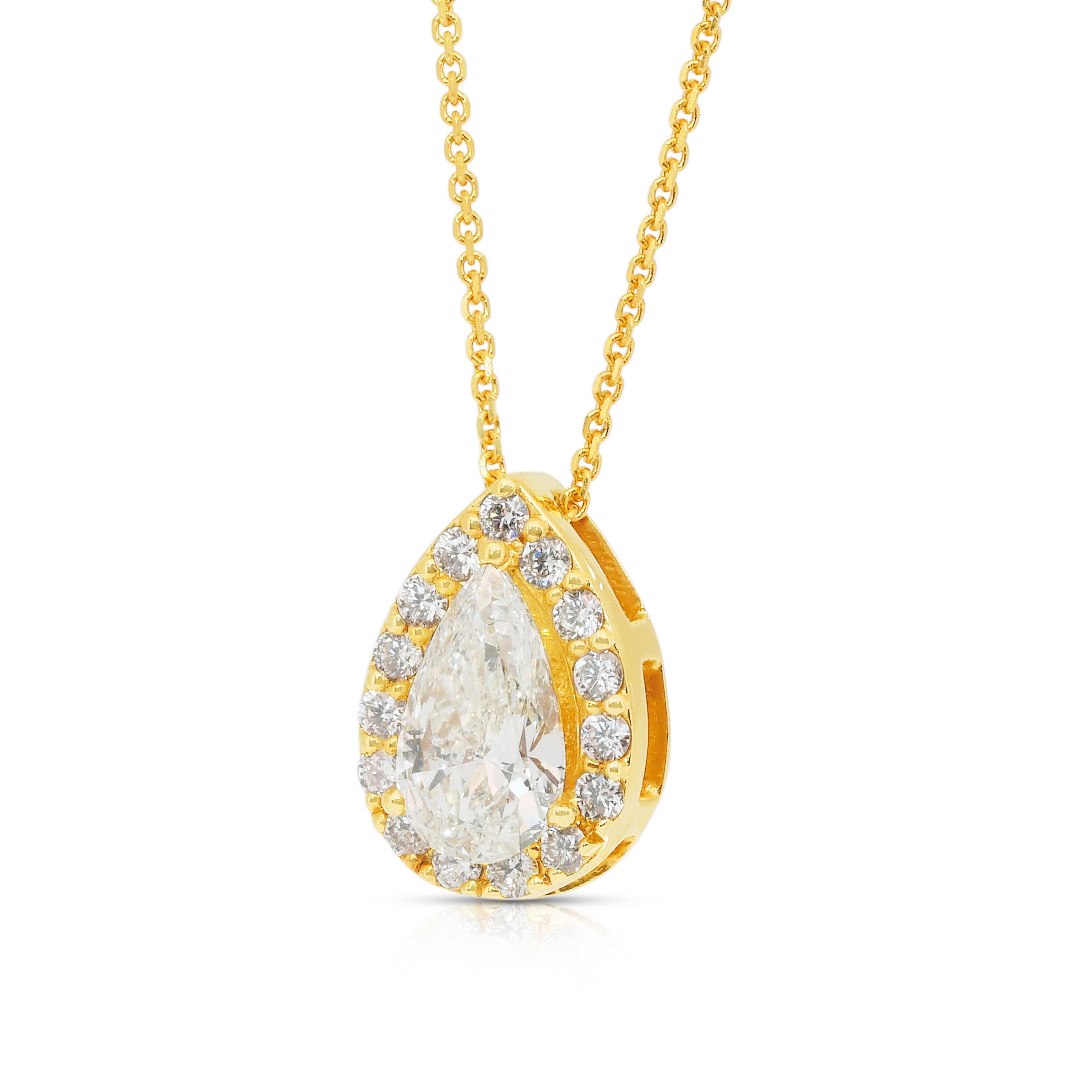Collier éblouissant de 1,10ct de diamants avec pendentif halo en or jaune 18k en vente 1