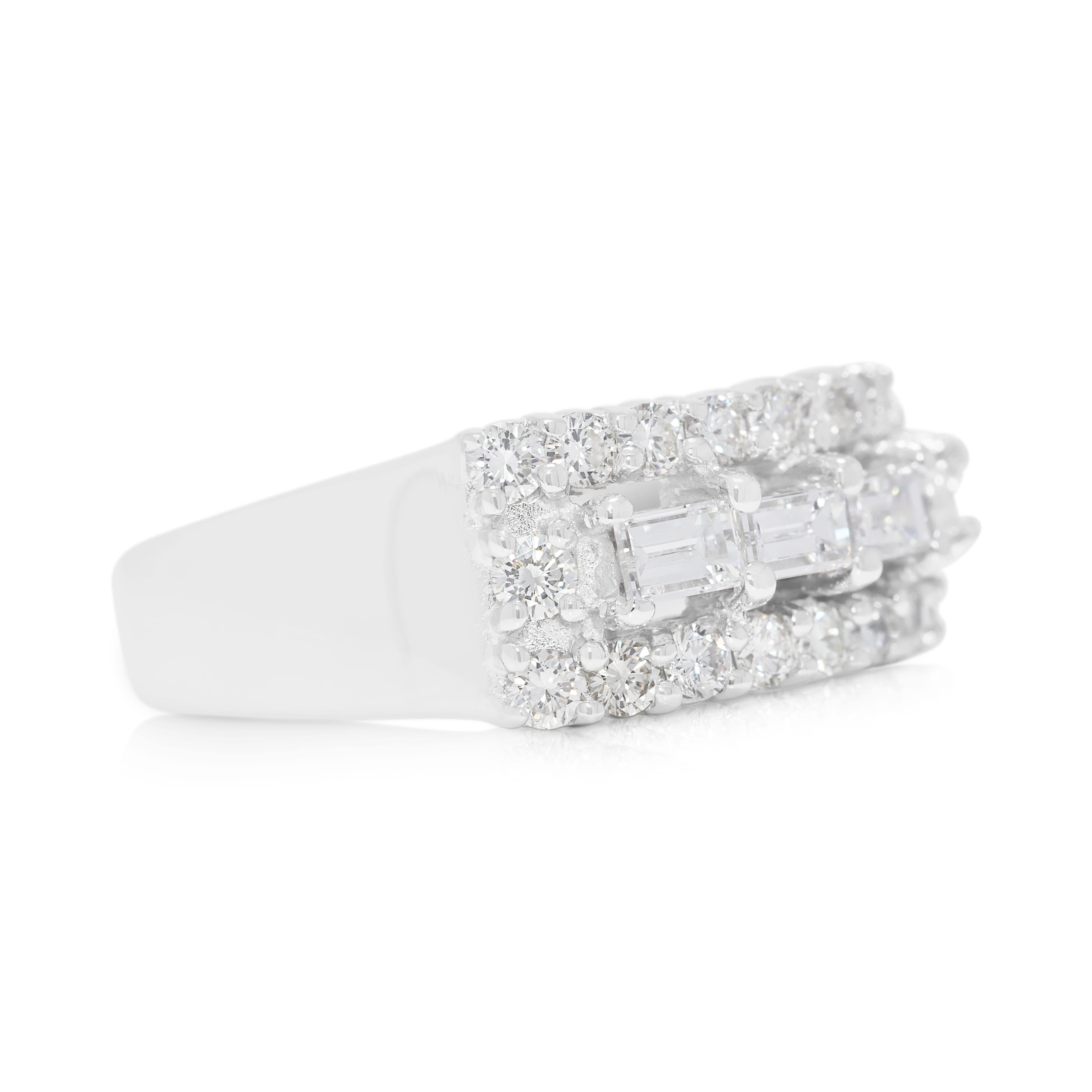 Deslumbrante Anillo de Diamantes Naturales de 1,1 ct en Oro Blanco de 18 quilates en Excelente estado para la venta en רמת גן, IL