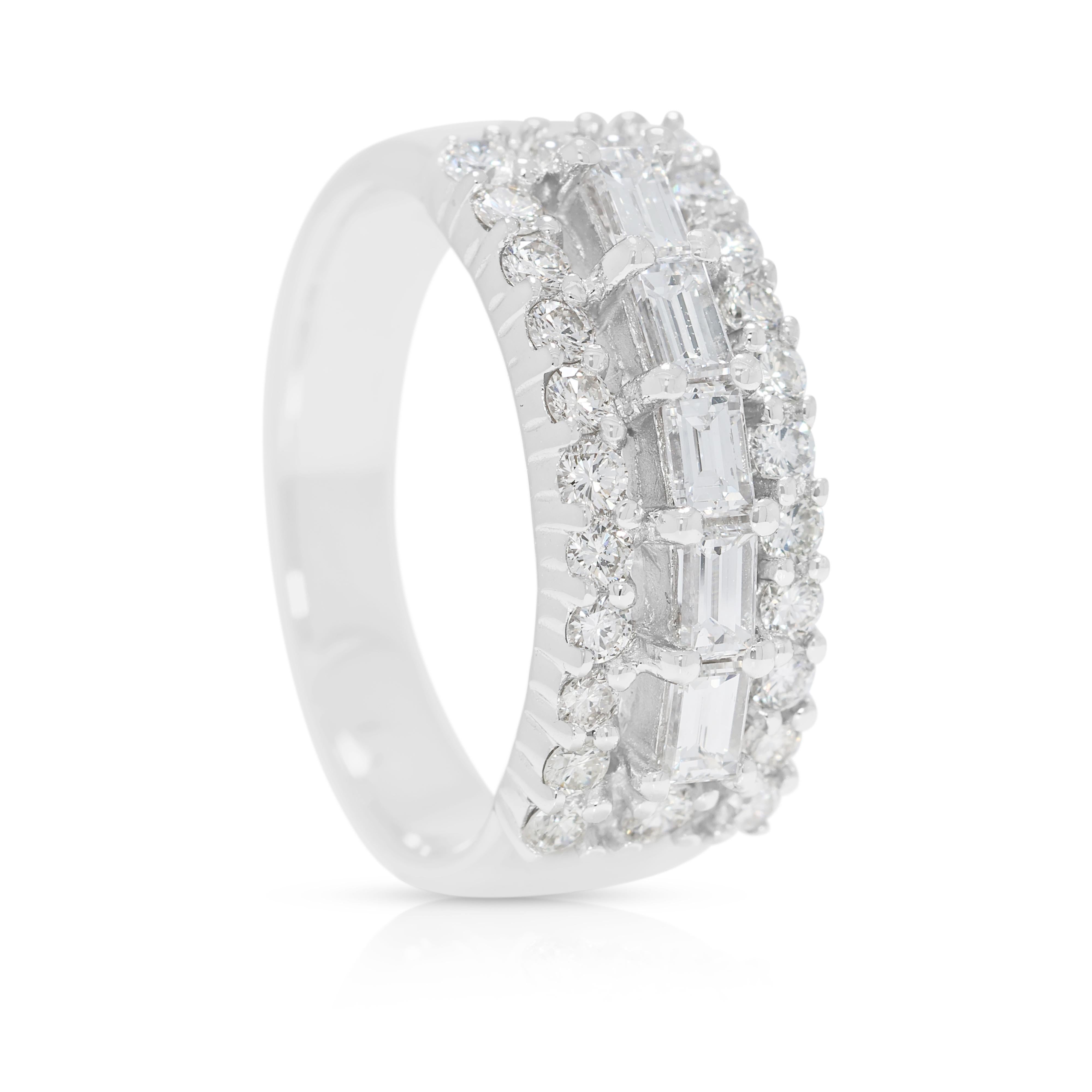 Deslumbrante Anillo de Diamantes Naturales de 1,1 ct en Oro Blanco de 18 quilates en venta 1