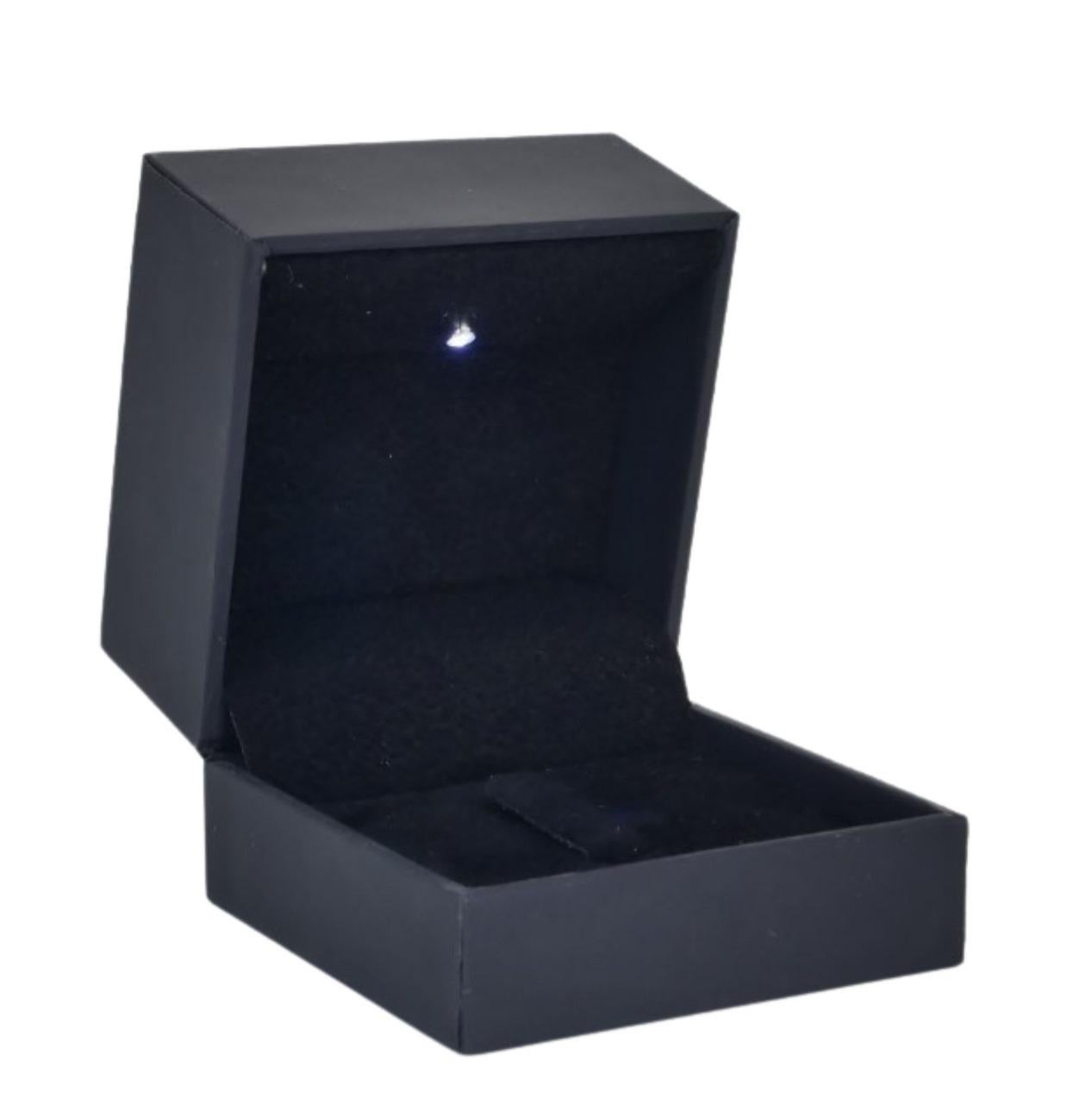Dazzling 1.21 Carat Asscher Diamond Ring in 18K White Gold For Sale 2