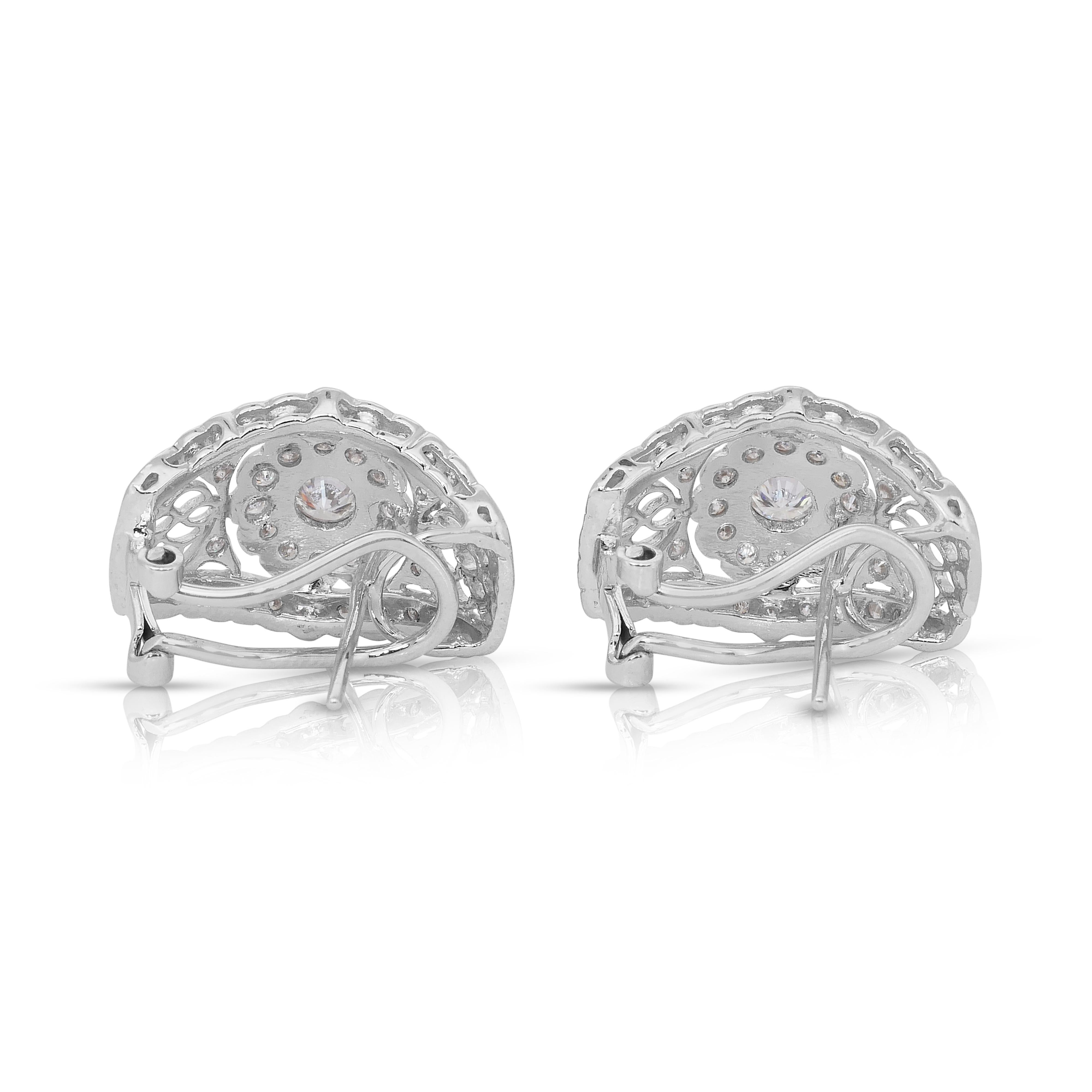 Boucles d'oreilles éblouissantes en or blanc 18 carats de 1,25 ct de diamants - certifiées IGI en vente 2