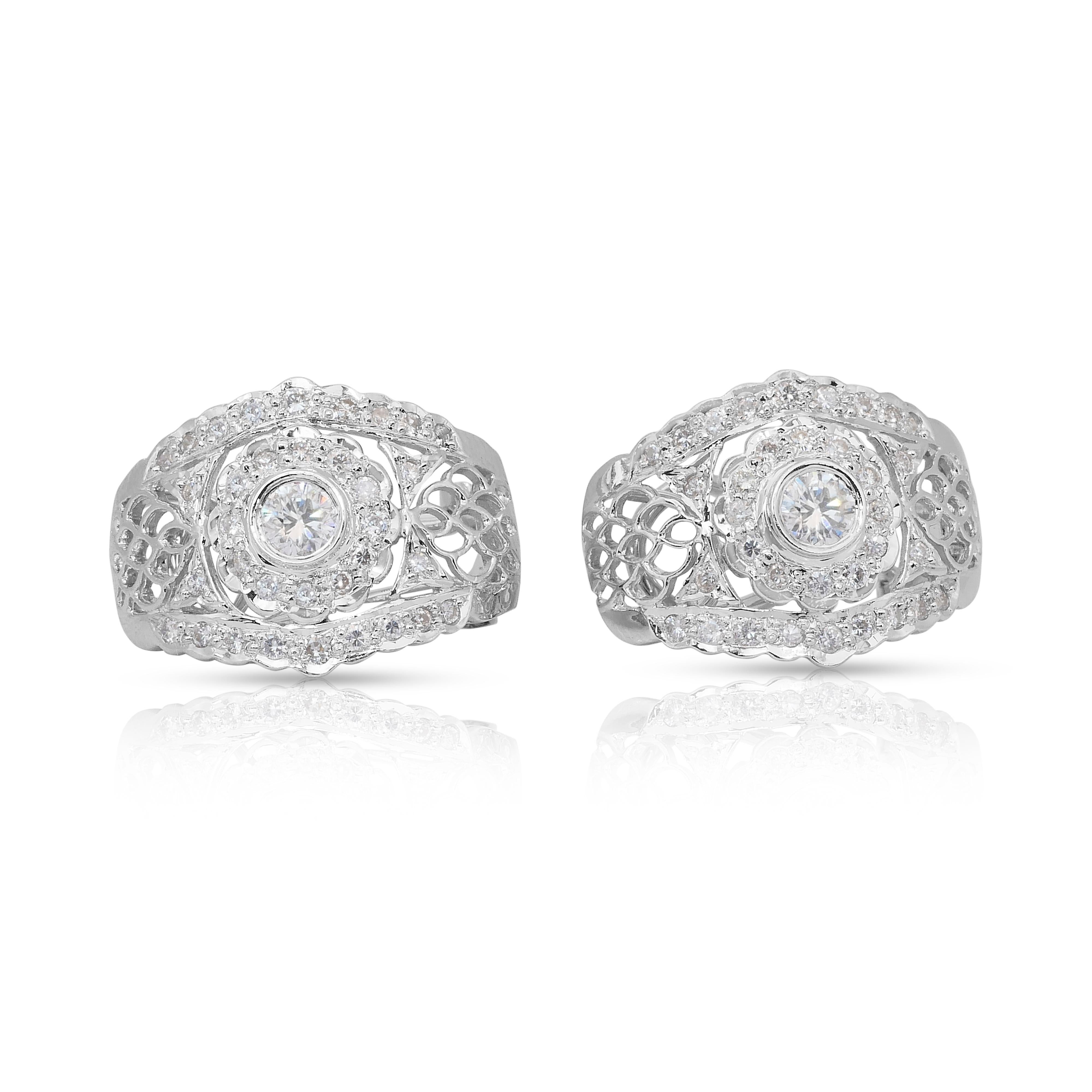 Boucles d'oreilles éblouissantes en or blanc 18 carats de 1,25 ct de diamants - certifiées IGI en vente 4