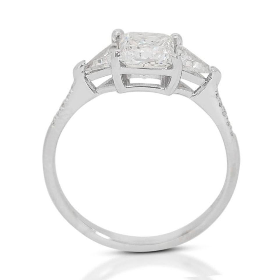 Dazzling 1.2ct Princess Cut Diamond Ring set in 18K White Gold For Sale 1