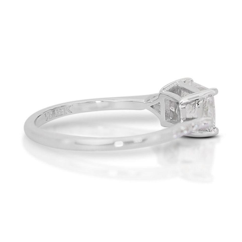 Dazzling 1.2ct Princess Cut Diamond Ring set in 18K White Gold For Sale 2