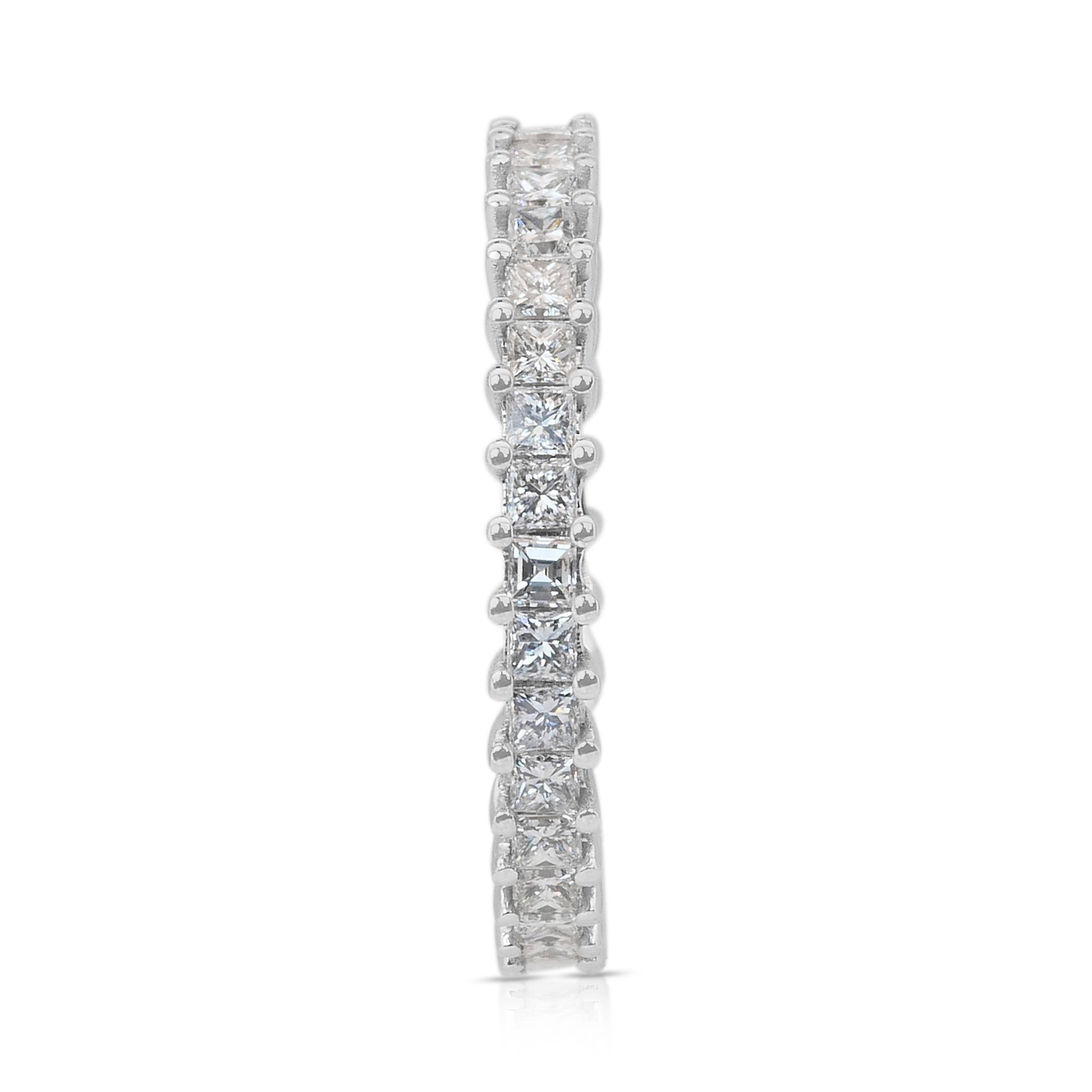 Dazzling 1.30ct Diamonds Eternity Ring in 18k White Gold - IGI Certified im Angebot 1