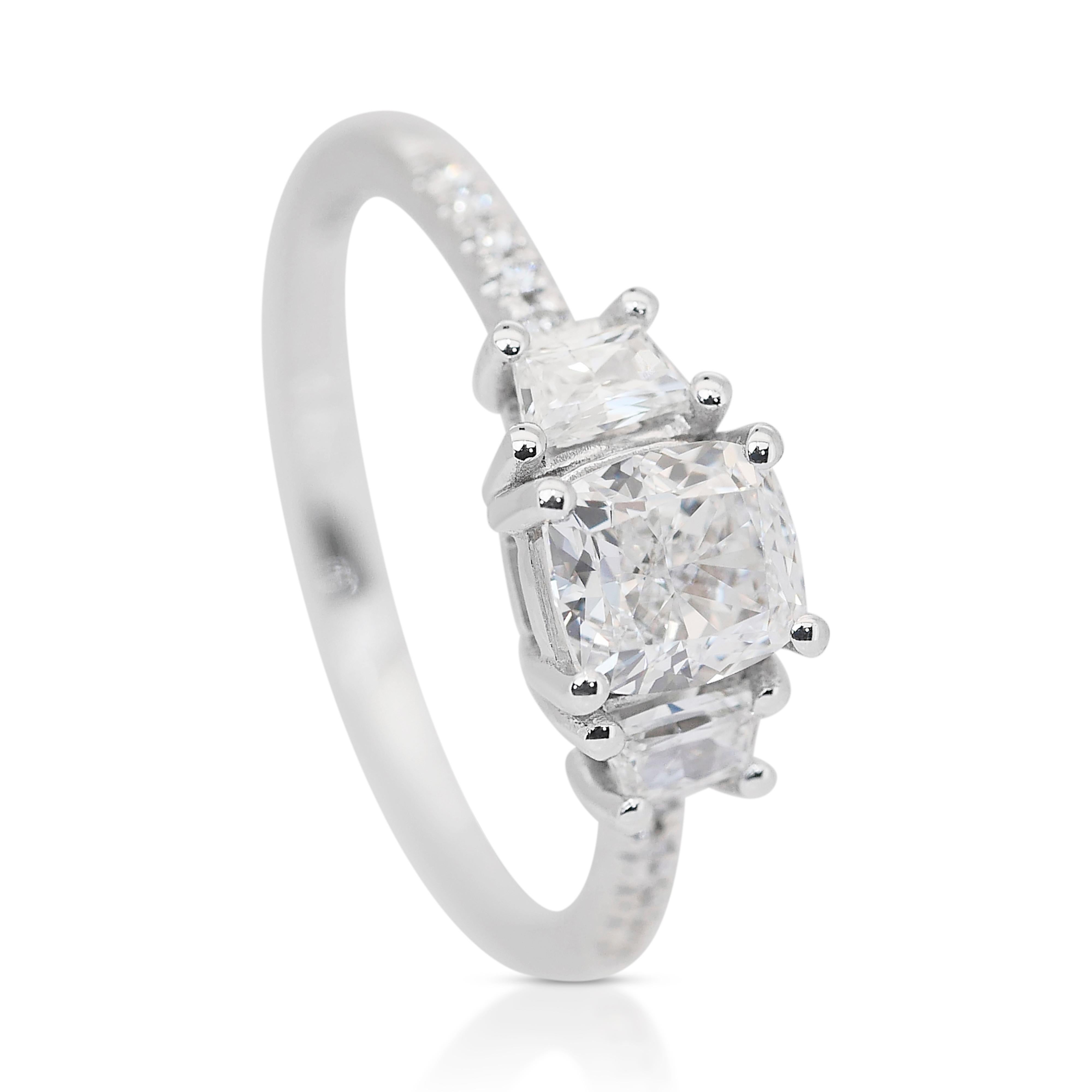 Dazzling 1.30ct Diamonds Ring in 18k White Gold - IGI Certified In New Condition In רמת גן, IL