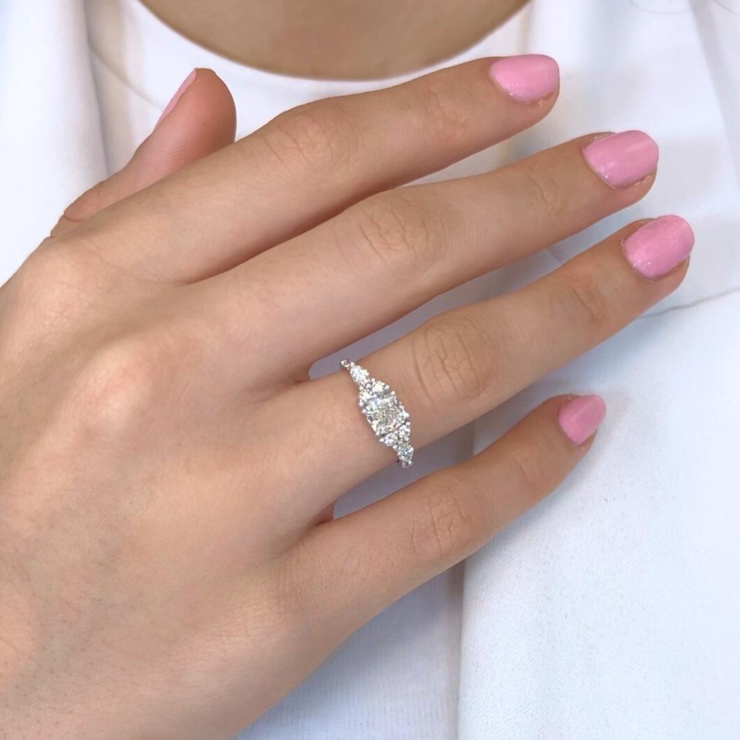 Dazzling 1.31ct Diamonds Ring in 18k White Gold - IGI Certified

Refined elegance meets modern sparkle in this 18k white gold ring, crowned with a 0.90ct cushion-cut diamond. Flanked by two marquise-cut diamonds with 0.25ct total and further