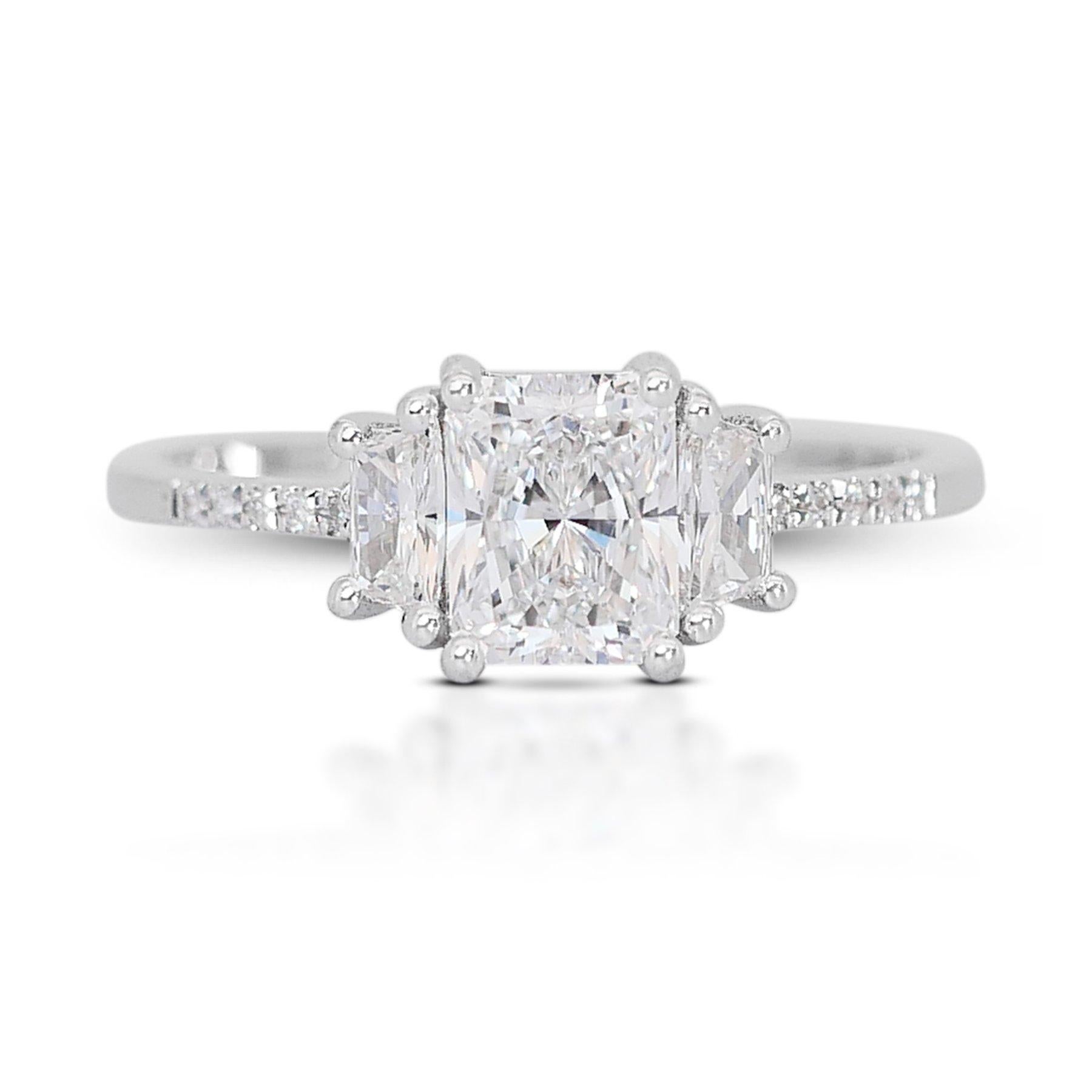 Dazzling 1.32ct Diamond 3-Stone Ring in 18K White Gold - GIA Certified For Sale 3