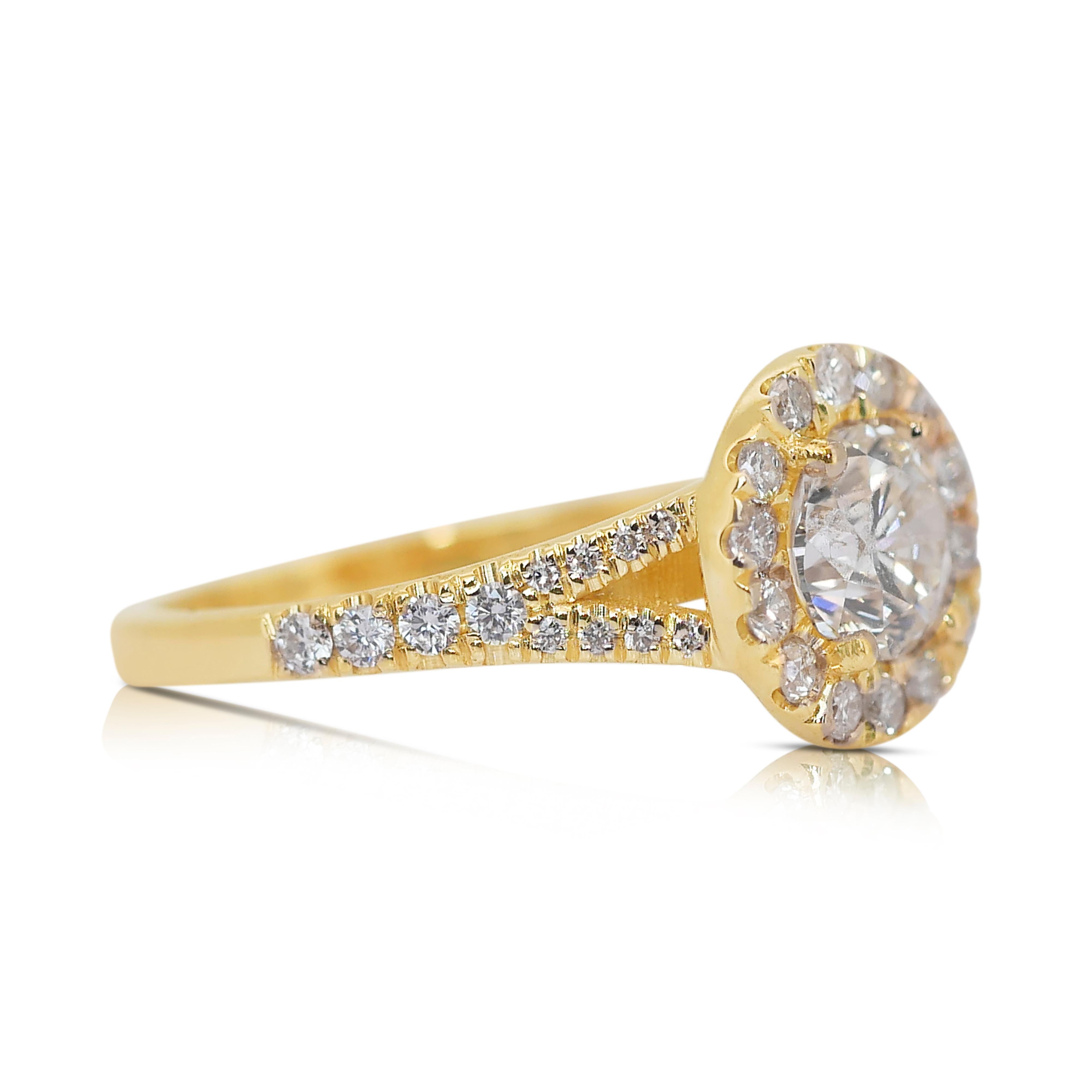 Round Cut Dazzling 1.35ct Diamonds Halo Ring in 18k Yellow Gold - IGI Certified For Sale