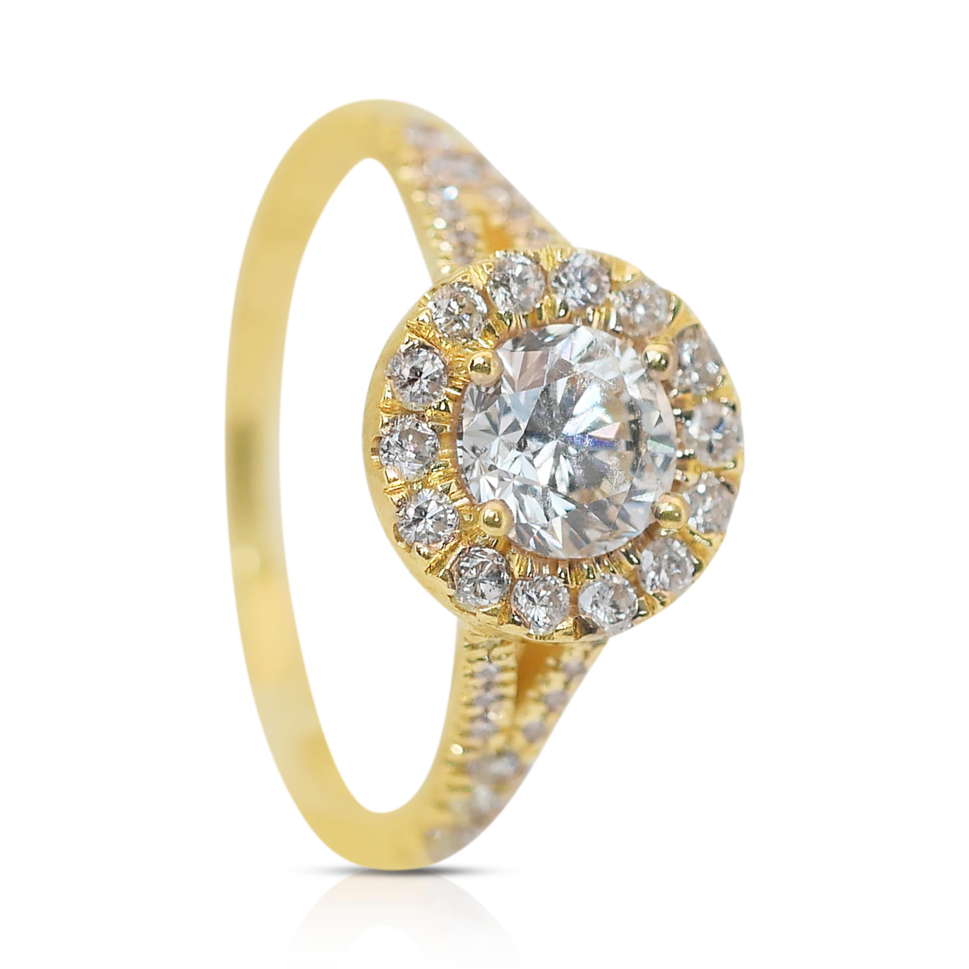 Dazzling 1.35ct Diamonds Halo Ring in 18k Yellow Gold - IGI Certified For Sale 2
