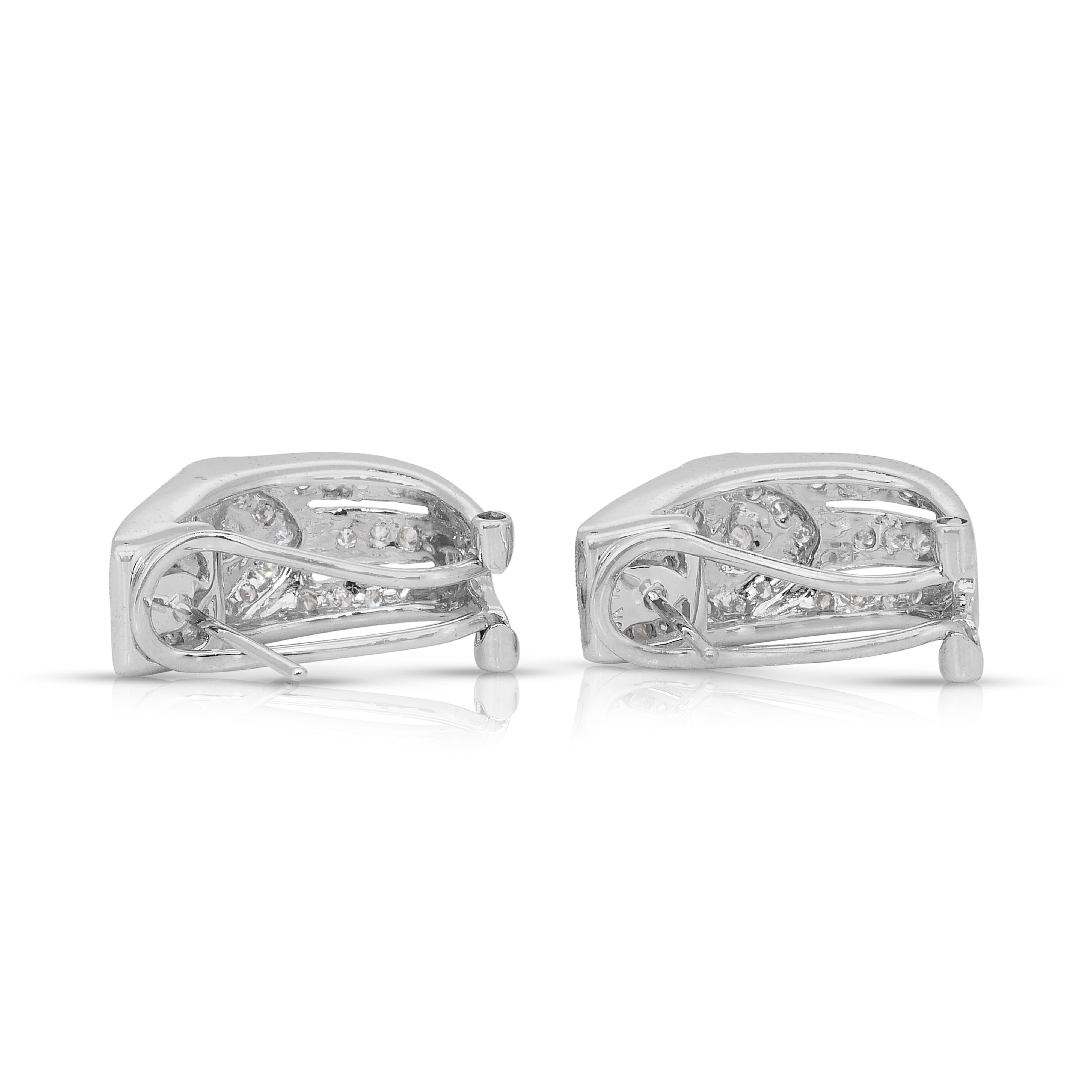 Orecchini con diamanti da 1,36 carati in oro bianco 18 carati - Certificato IGI in vendita 3