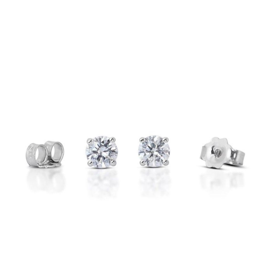 Dazzling 1.4 Carat Round Brilliant Diamond Stud Earrings in 18K White Gold In New Condition For Sale In רמת גן, IL