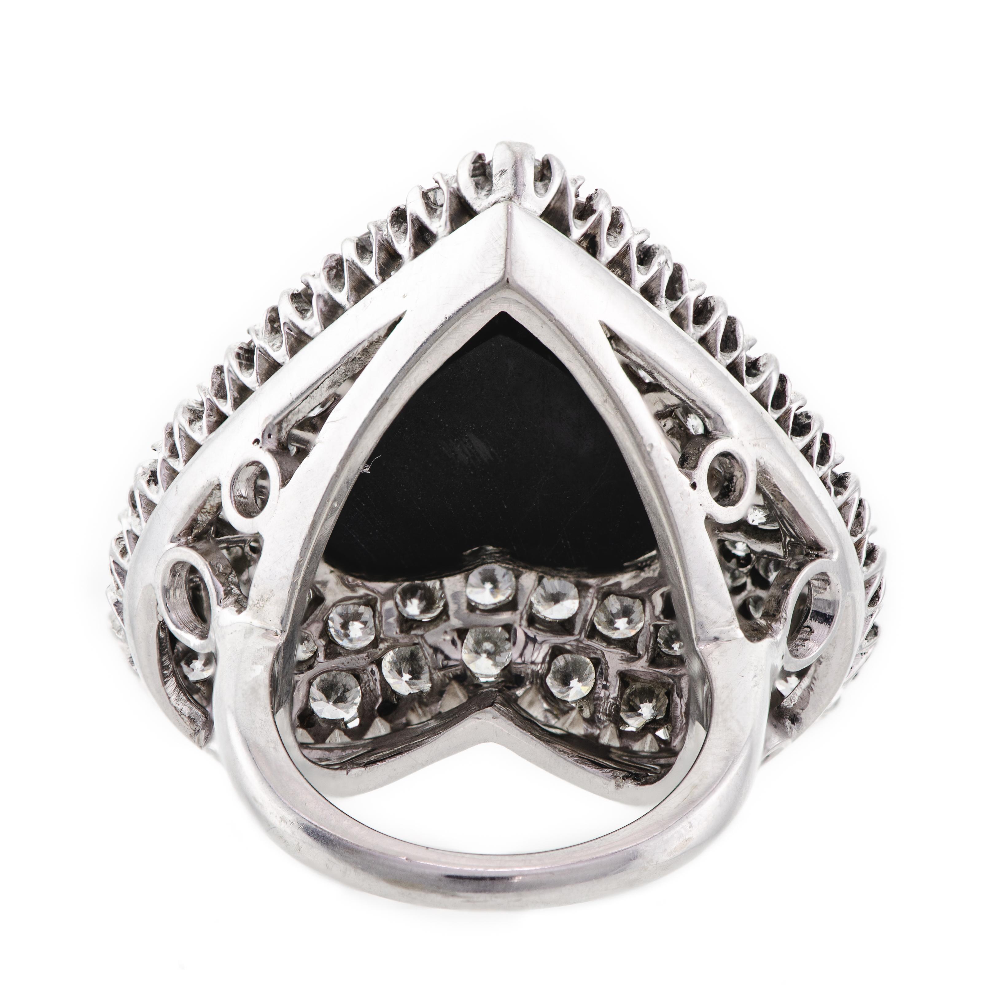 Round Cut Dazzling 14 Karat White Gold, Onyx and Diamond Heart-Shaped Cocktail Ring For Sale