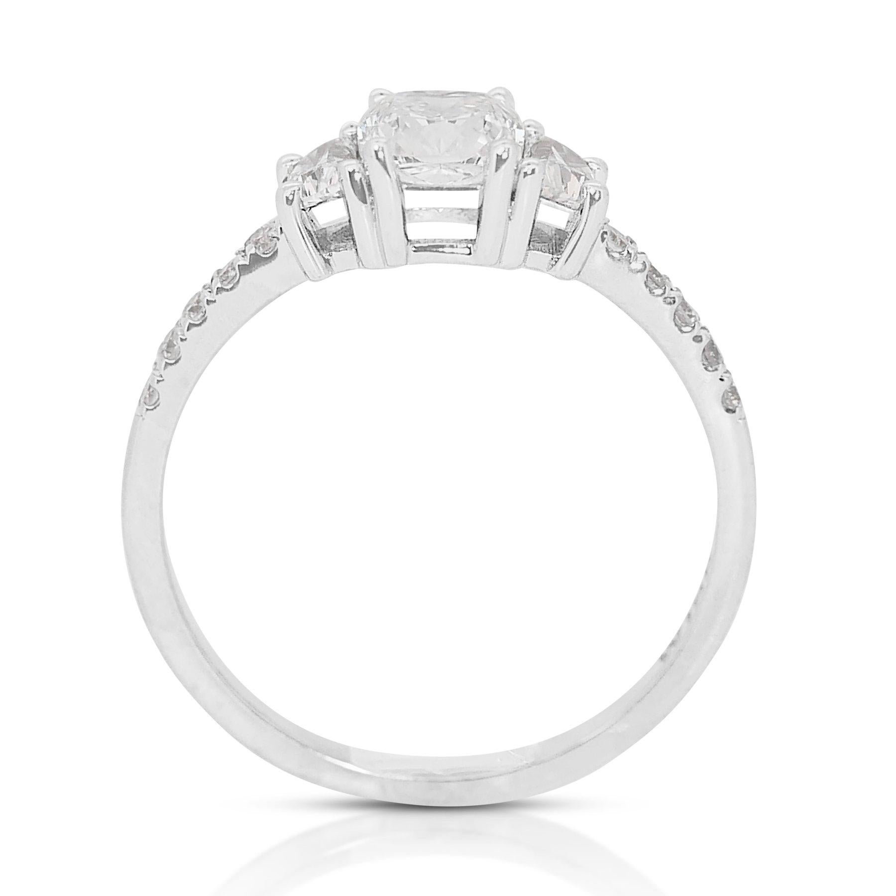 Dazzling 1.40ct Diamonds 3-Stone Ring in 18k White Gold - GIA Certified For Sale 2
