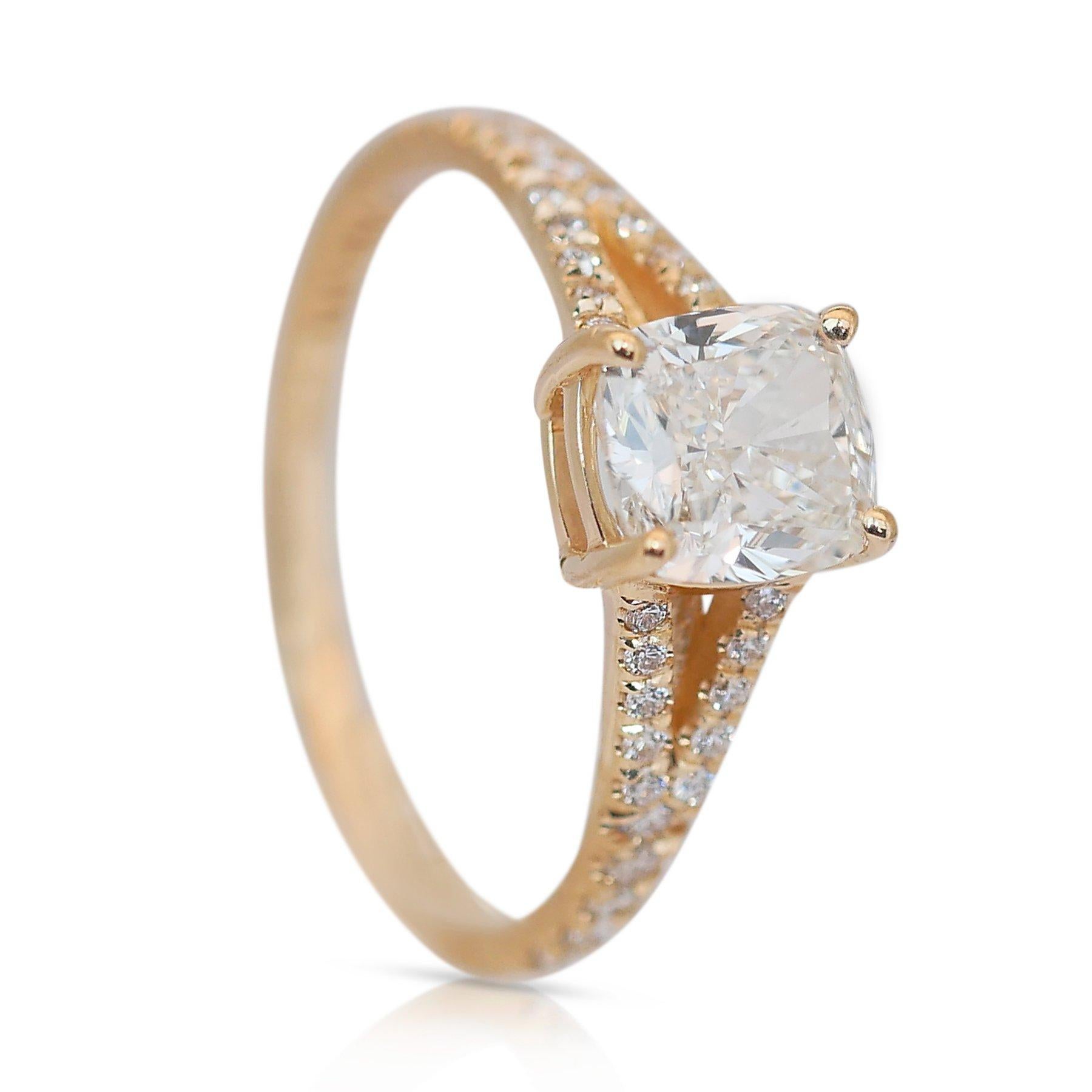 Éblouissante bague pavée de diamants 1,40 carat en or jaune 18 carats, certifiée GIA Neuf - En vente à רמת גן, IL