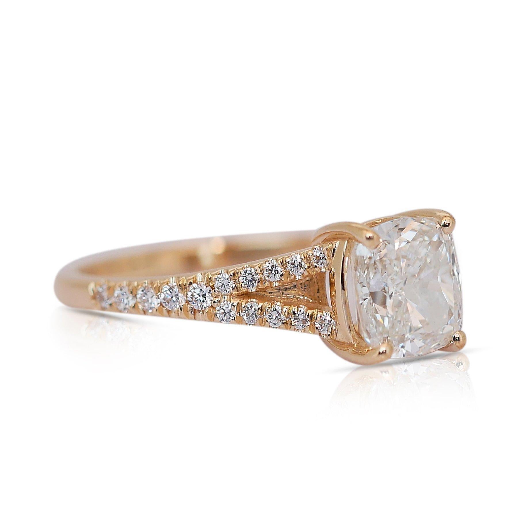 Éblouissante bague pavée de diamants 1,40 carat en or jaune 18 carats, certifiée GIA en vente 1