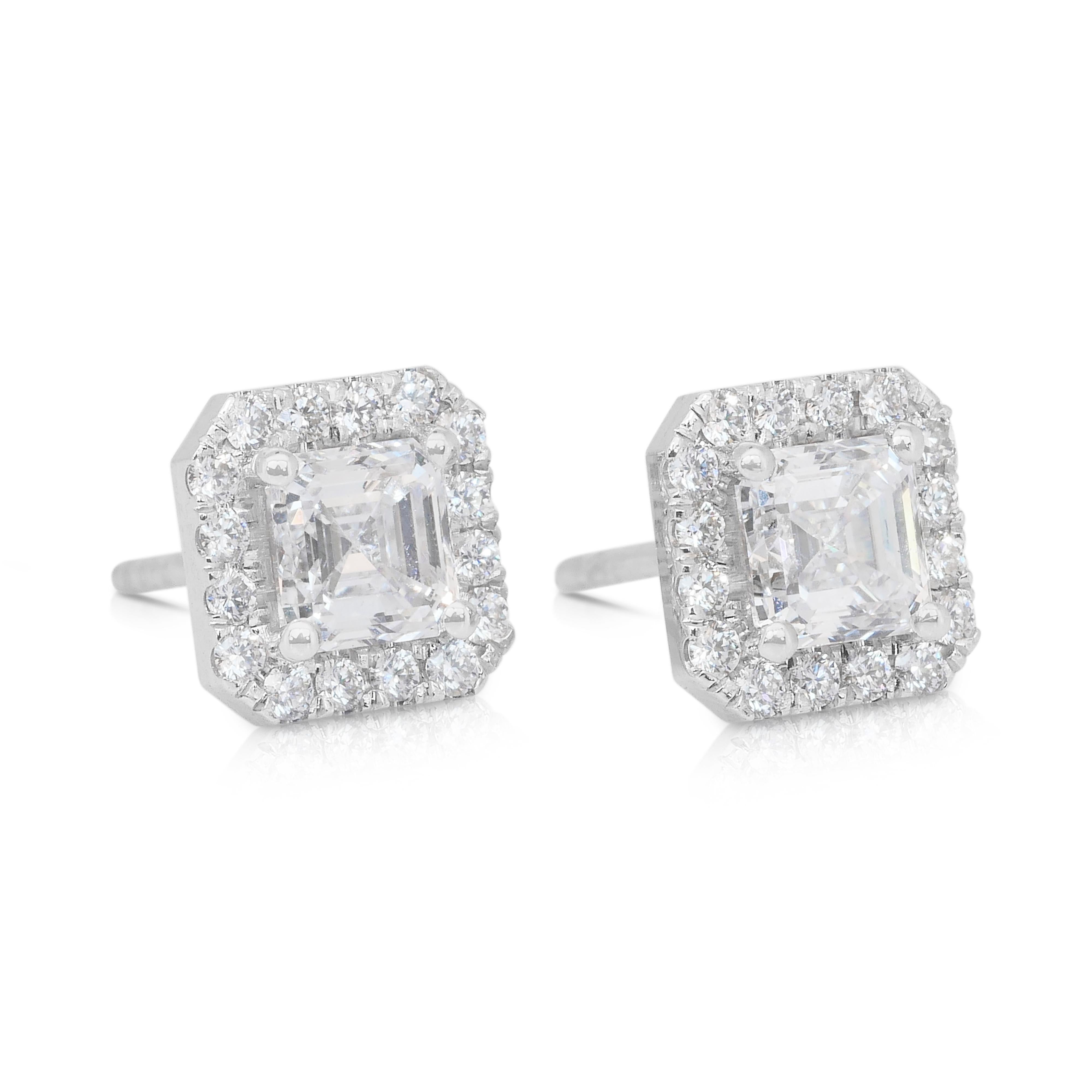 Schillernde 1,41ct Diamanten Halo-Ohrstecker in 18k Weißgold - GIA zertifiziert (Carréeschliff) im Angebot