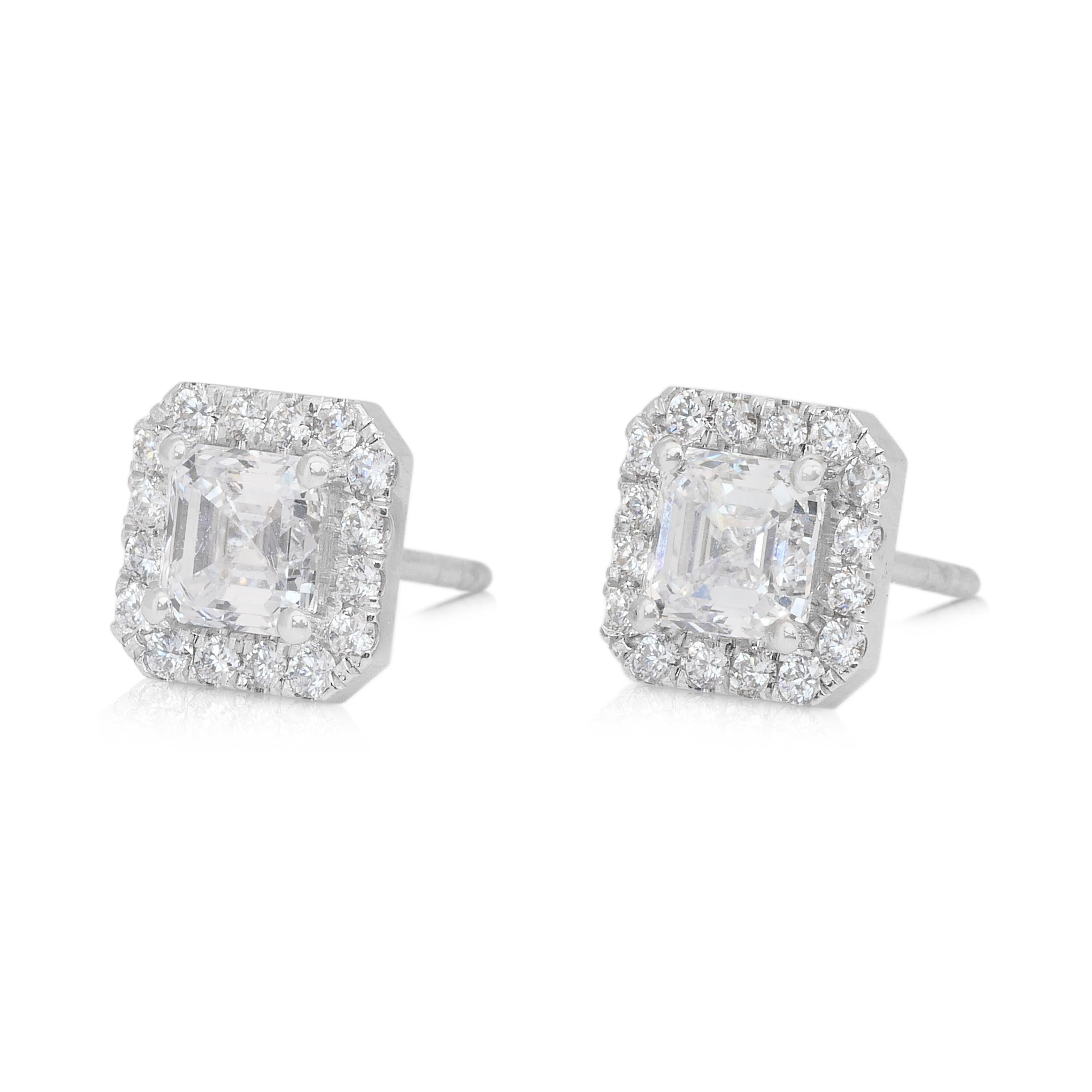 Schillernde 1,41ct Diamanten Halo-Ohrstecker in 18k Weißgold - GIA zertifiziert im Zustand „Neu“ im Angebot in רמת גן, IL