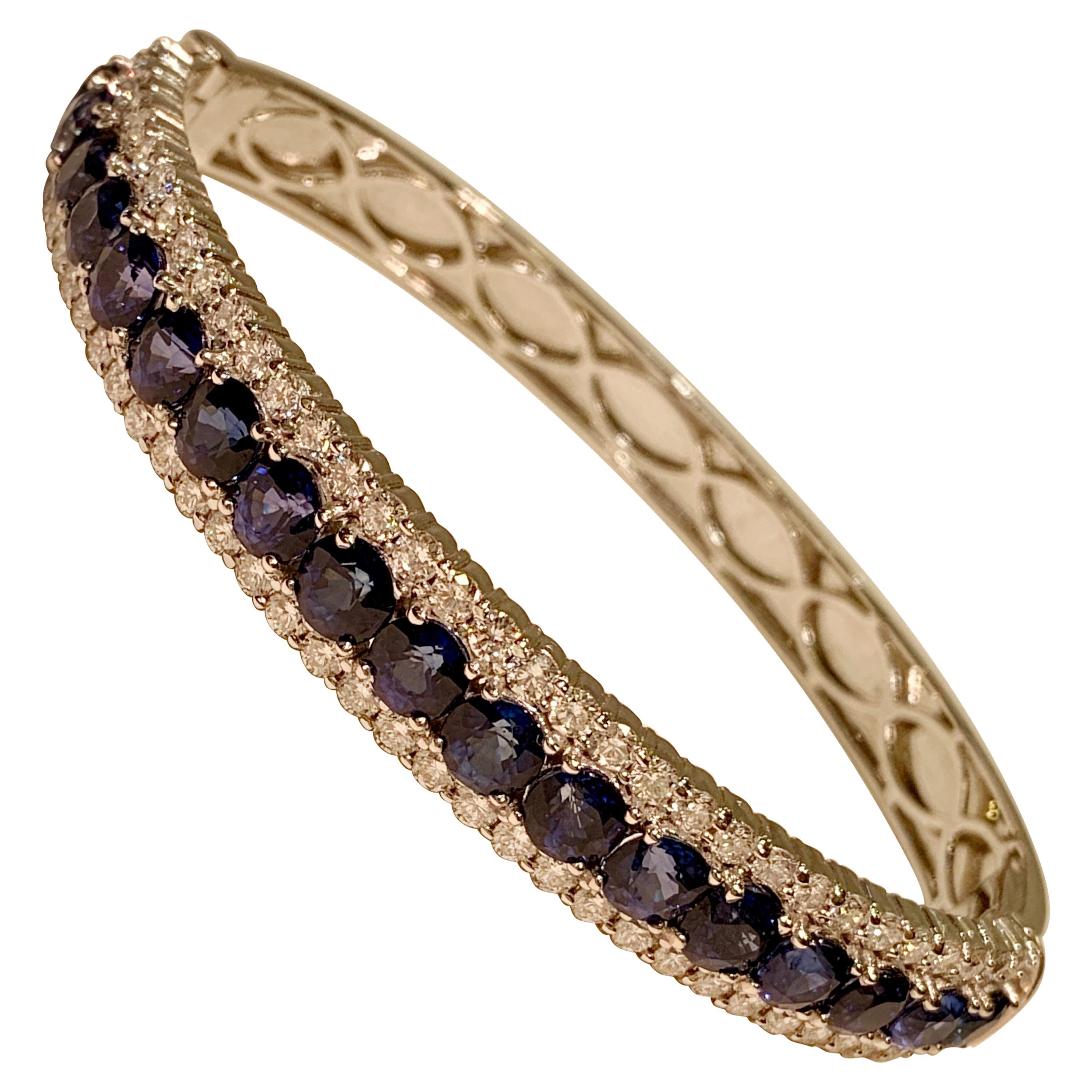 Dazzling 15.15 Carat Blue Sapphires and Diamonds 18 Karat Hinged Bangle Bracelet