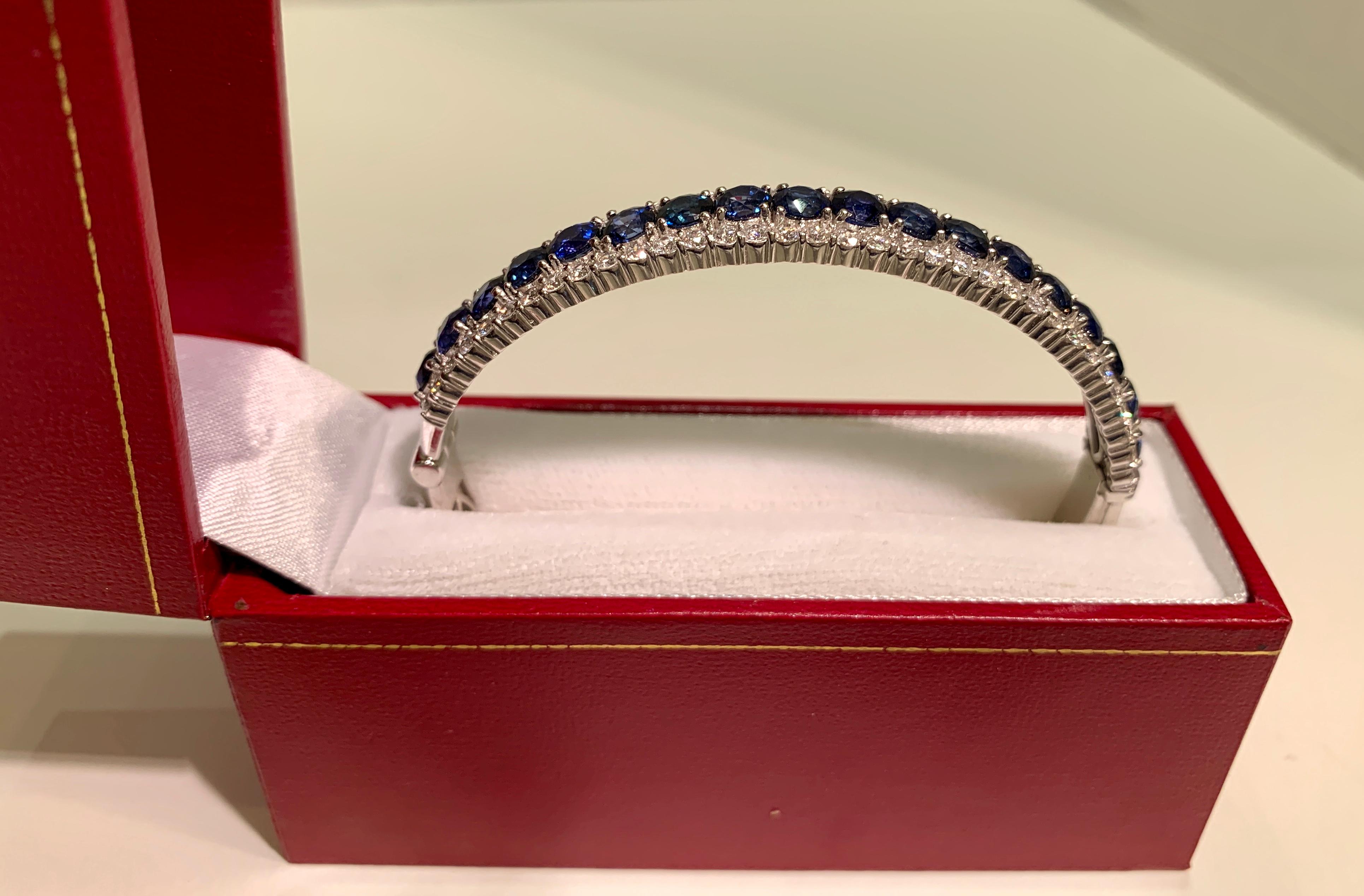 Round Cut Dazzling 15.15 Carat Blue Sapphires and Diamonds 18 Karat Hinged Bangle Bracelet