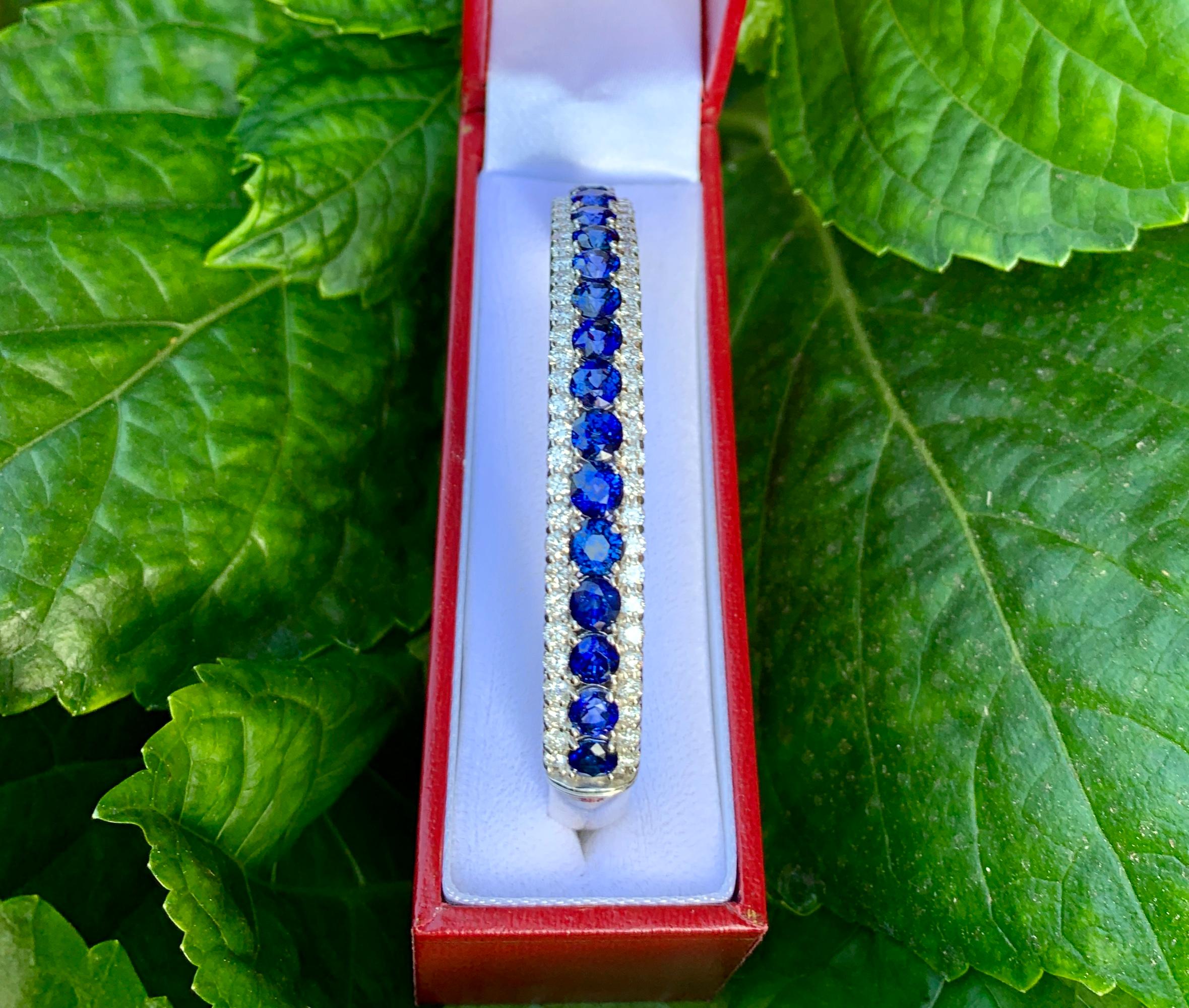 Dazzling 15.15 Carat Blue Sapphires and Diamonds 18 Karat Hinged Bangle Bracelet 1