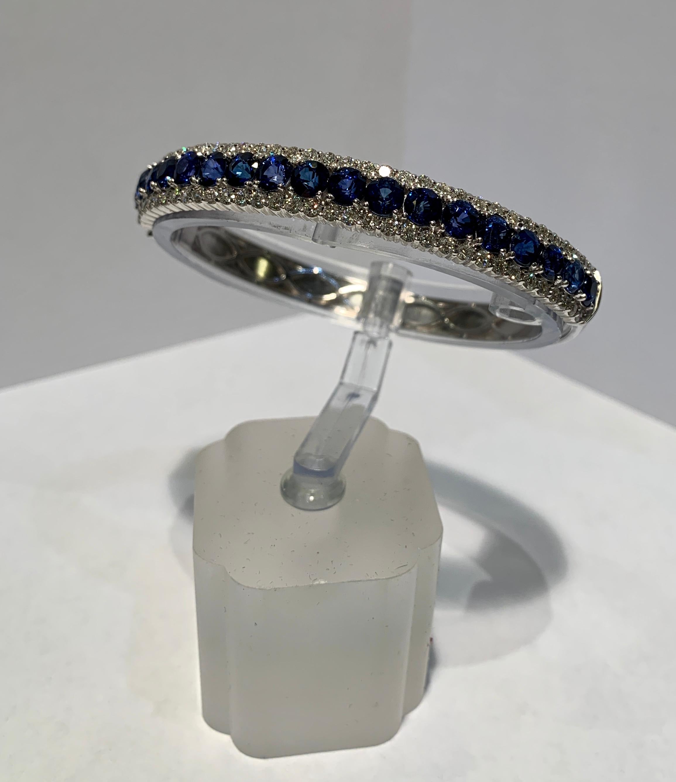 Dazzling 15.15 Carat Blue Sapphires and Diamonds 18 Karat Hinged Bangle Bracelet 2