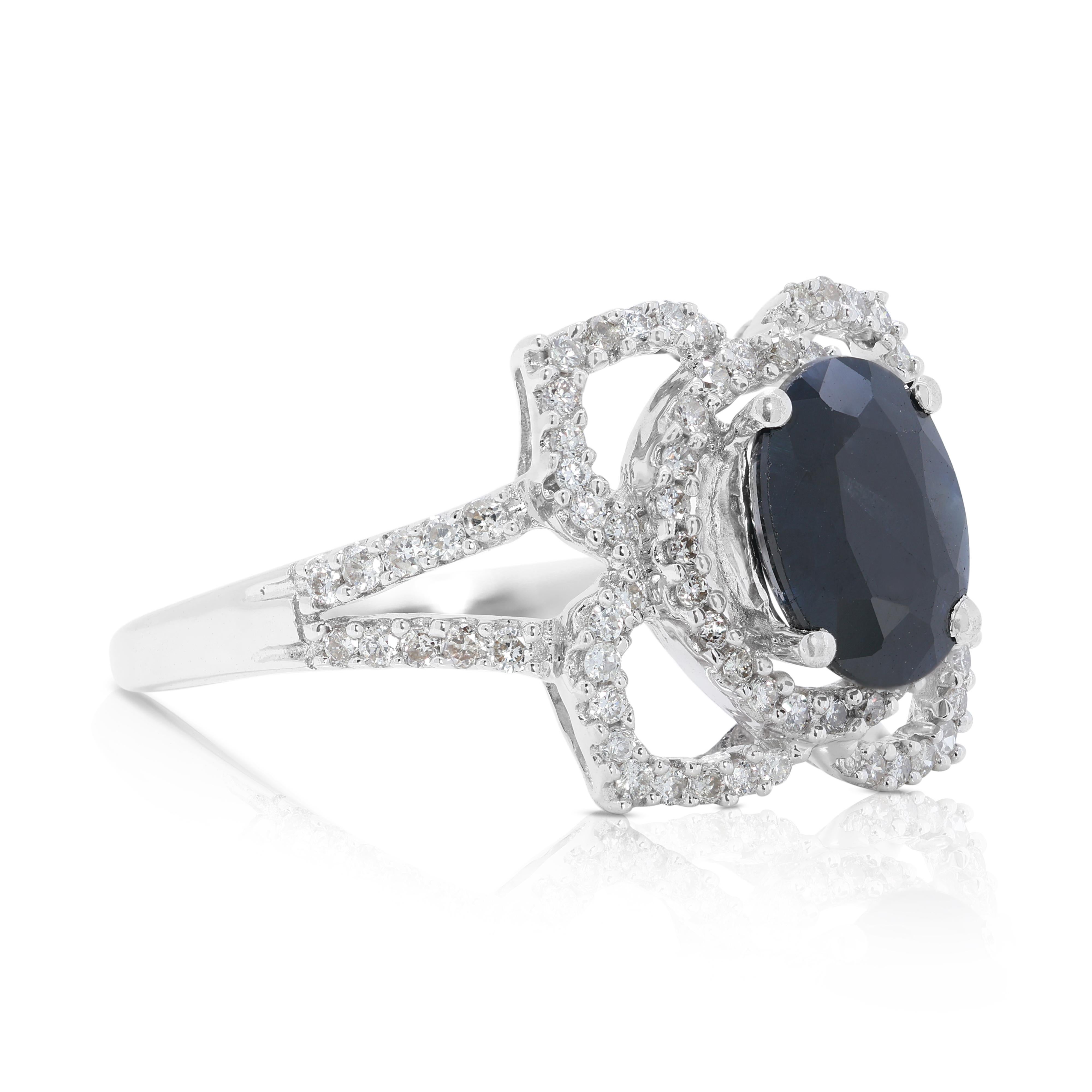 Dazzling 1.45ct Sapphire and Natural Diamond Cluster Ring in 18K White Gold In New Condition In רמת גן, IL