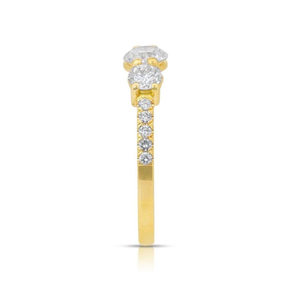 Éblouissante bague à 3 pierres en or jaune 18 carats avec diamants 1,47 carat certifiée IGI en vente 2