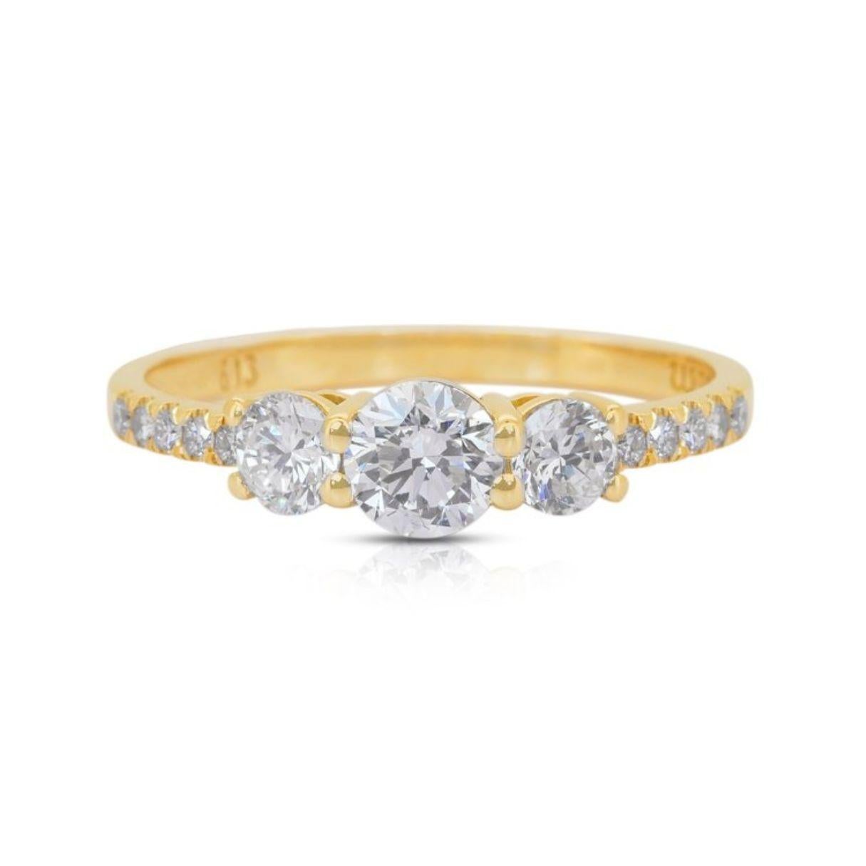 Éblouissante bague à 3 pierres en or jaune 18 carats avec diamants 1,47 carat certifiée IGI en vente 4