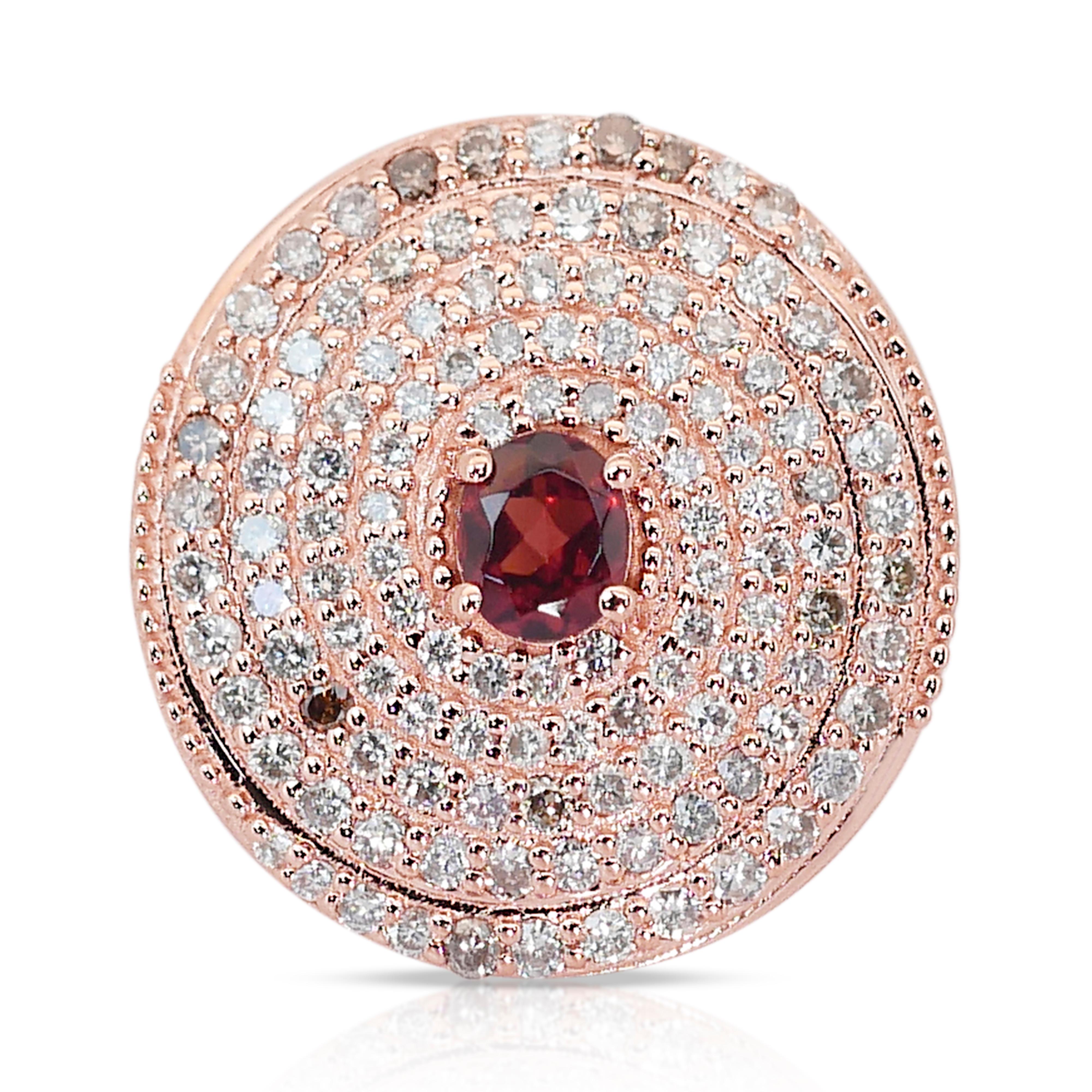 Schillernder Halo-Ring aus 14 Karat Roségold mit Granat und Diamanten mit 2,11 Karat - IGI-zertifiziert

Im Mittelpunkt dieses faszinierenden Rings steht ein ovaler, braunroter Granat von 0,51 Karat. Der reiche Edelstein wird durch einen Kranz von