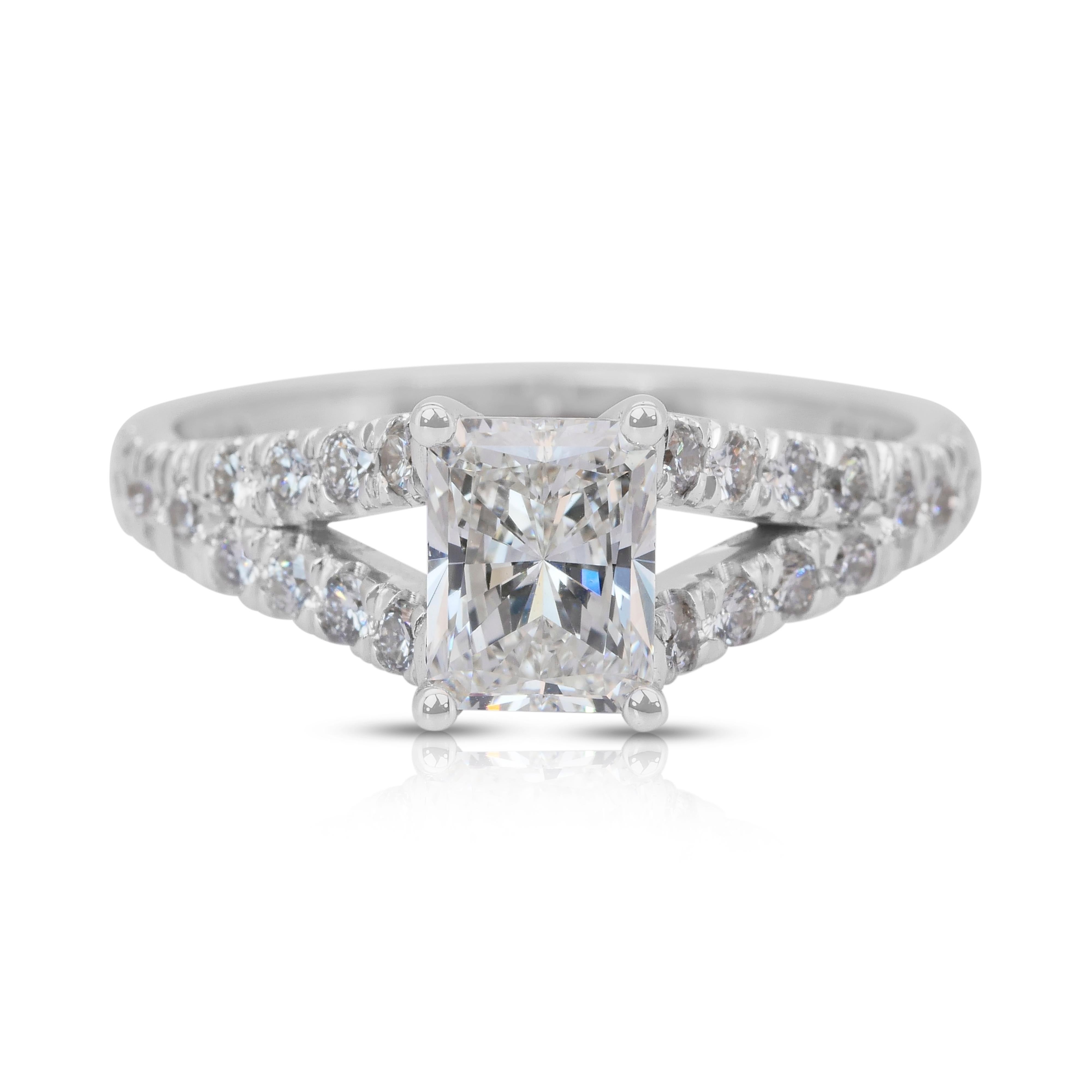Dazzling 1.52ct Diamonds Ring in 18k White Gold - IGI Certified For Sale