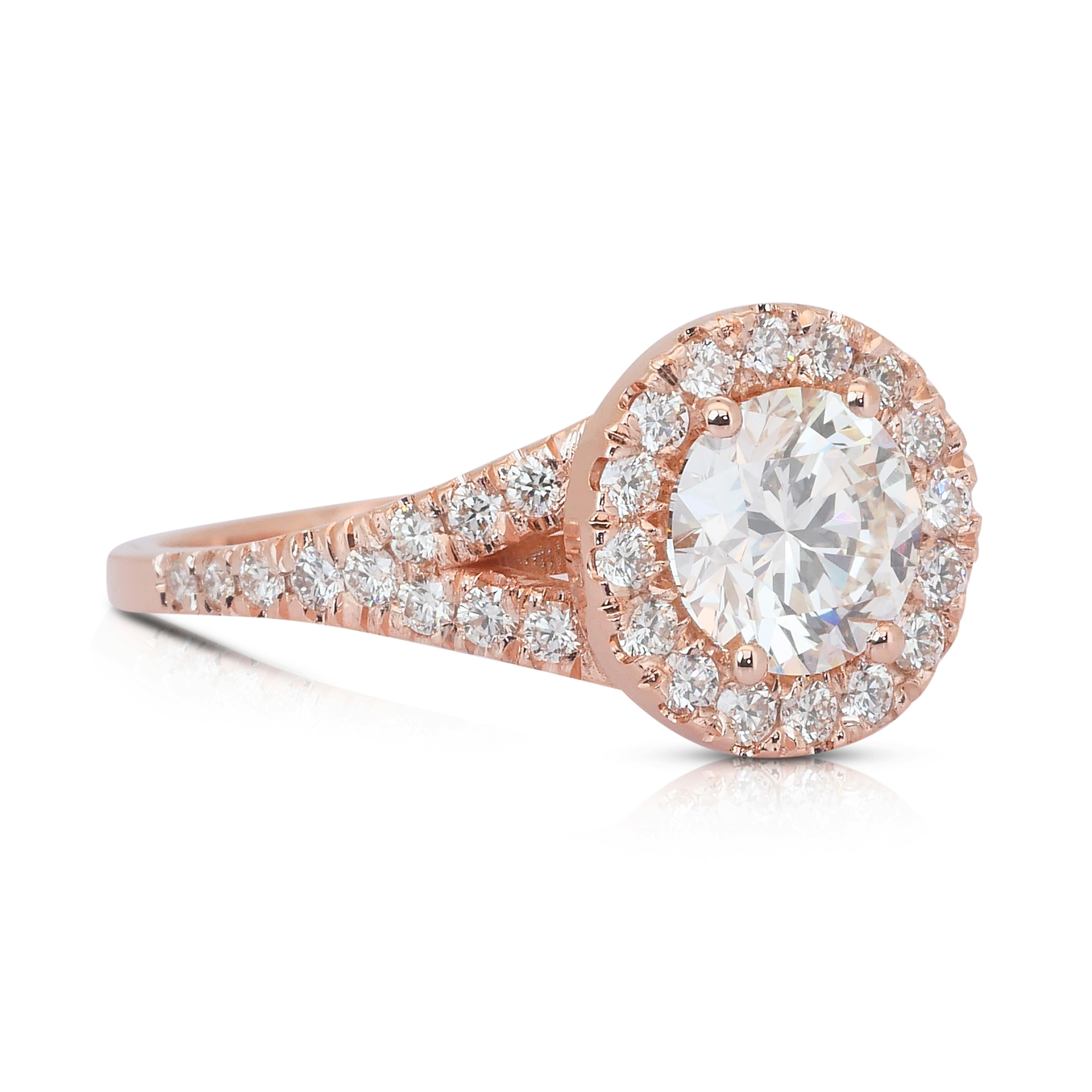 Taglio rotondo Abbagliante anello aureolato con 1,61 carati di diamanti in oro rosa 18 carati - certificato IGI in vendita