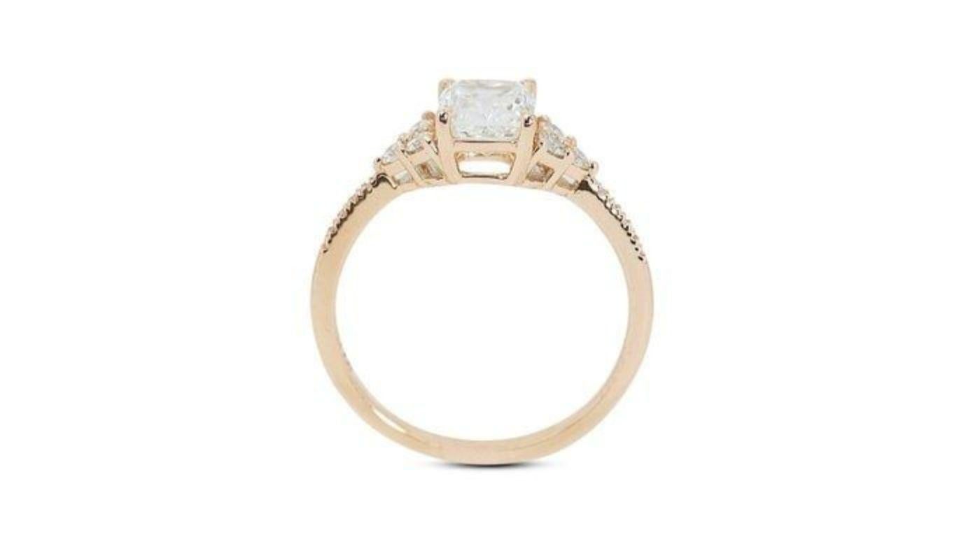 Dazzling 1.73ct Cushion Modified Brilliant Natural Diamond in 18K Yellow Gold For Sale 1