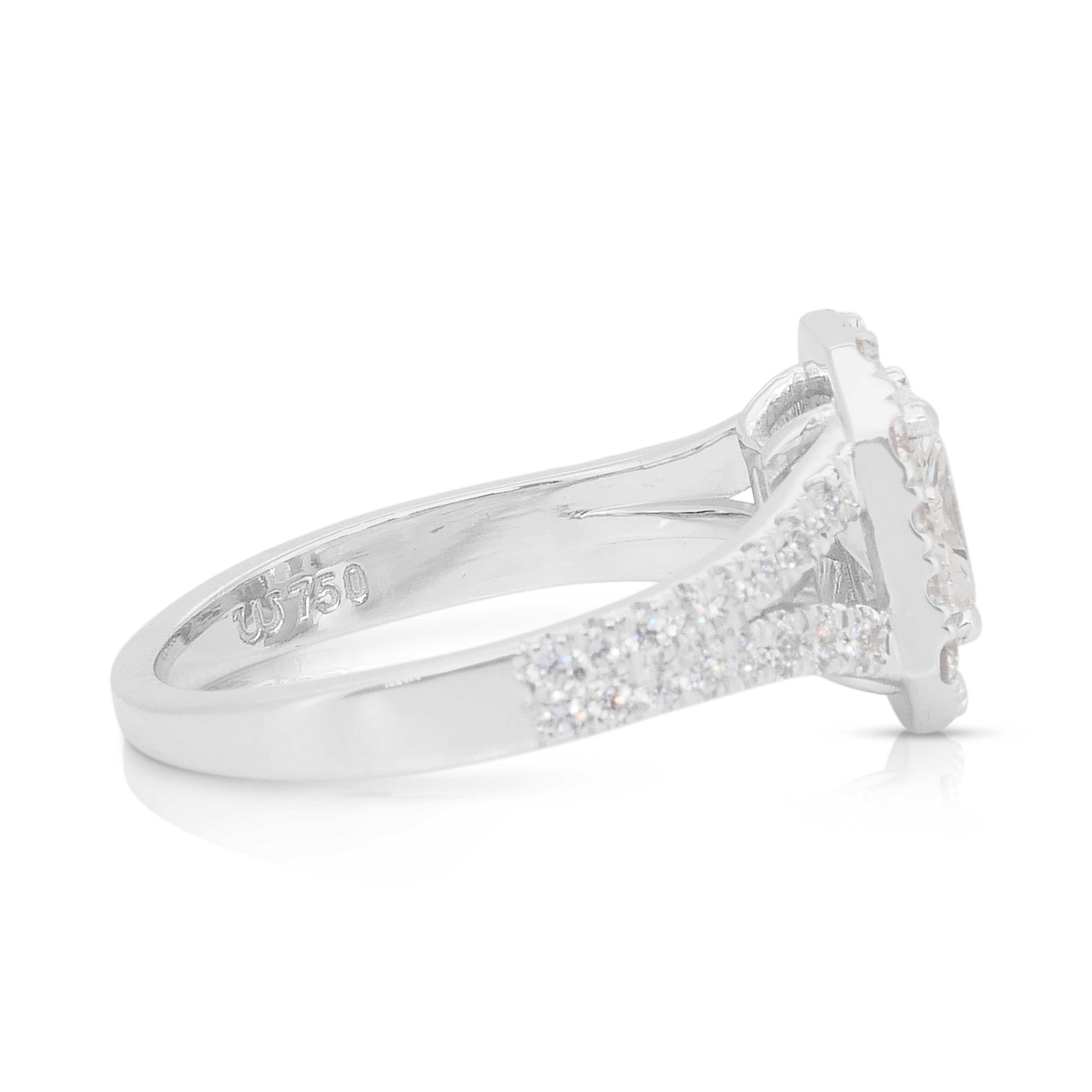 Bague halo en or blanc 18 carats de 1,73 ct de diamants éblouissants - Certifiée IGI Neuf - En vente à רמת גן, IL