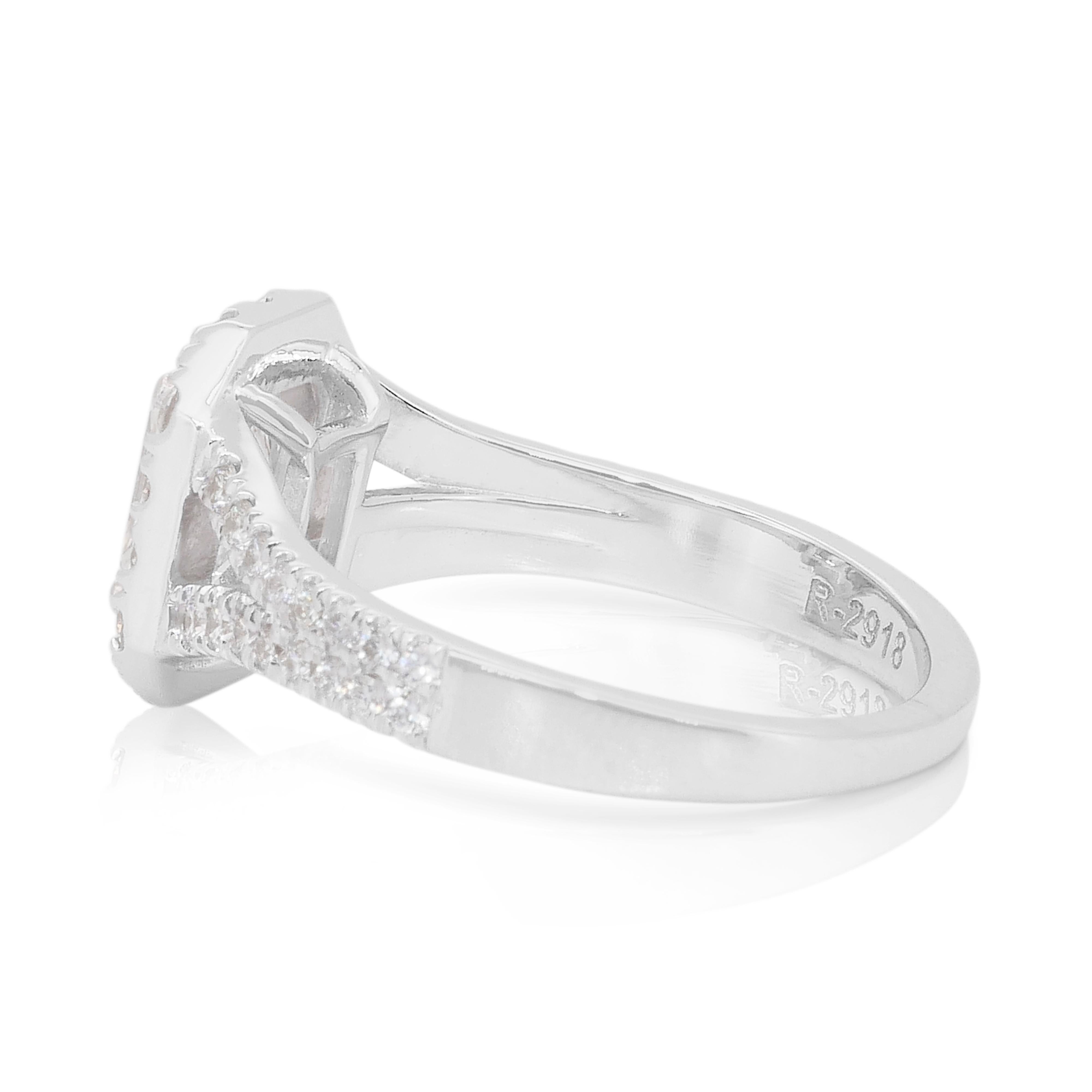 Bague halo en or blanc 18 carats de 1,73 ct de diamants éblouissants - Certifiée IGI Pour femmes en vente