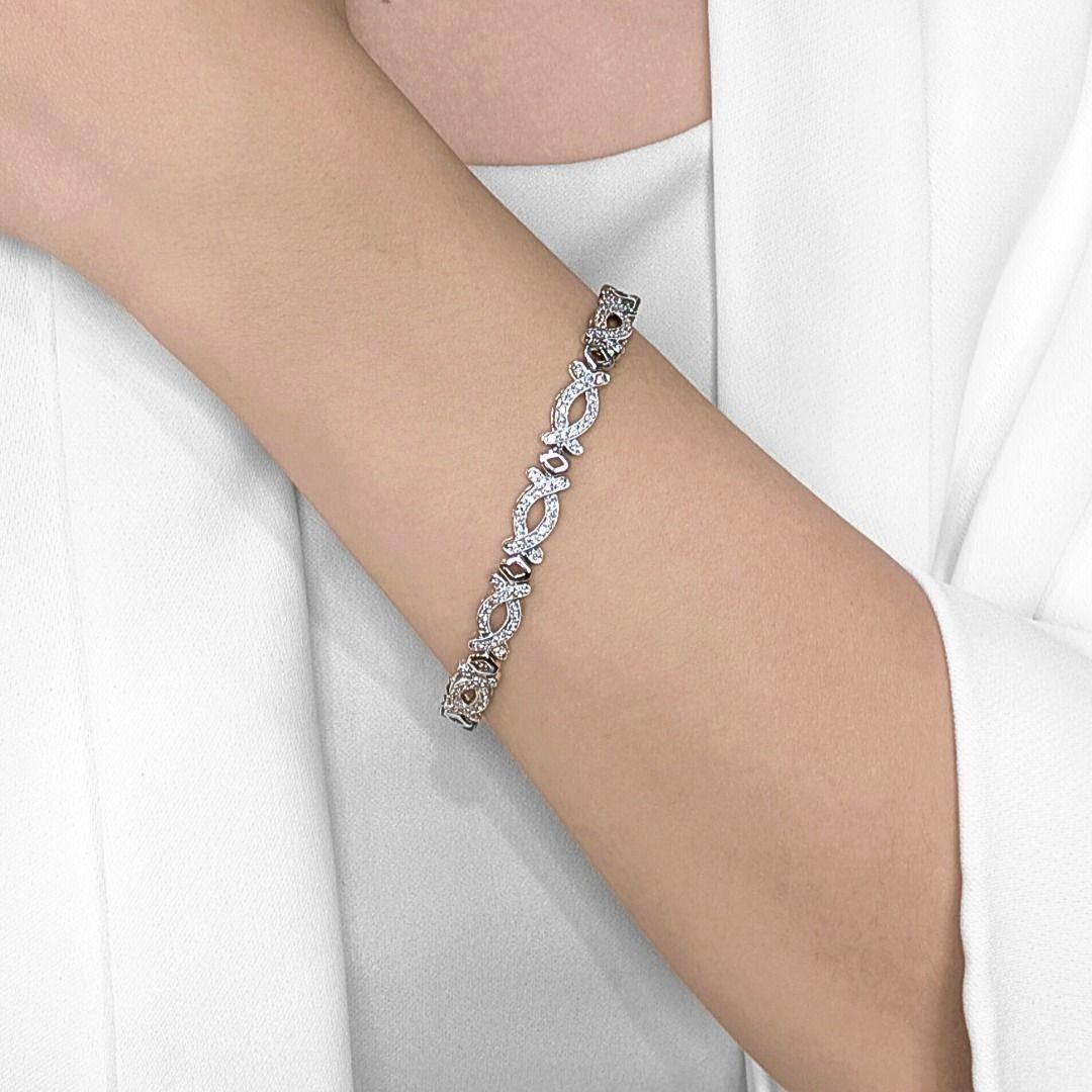 A dazzling blend of structure and sparkle, this intricately crafted bracelet features 176 round brilliant natural diamonds totaling 1.76 carats, set in luxurious 18K white gold. Each geometric link is adorned with H-I color and VS-SI clarity