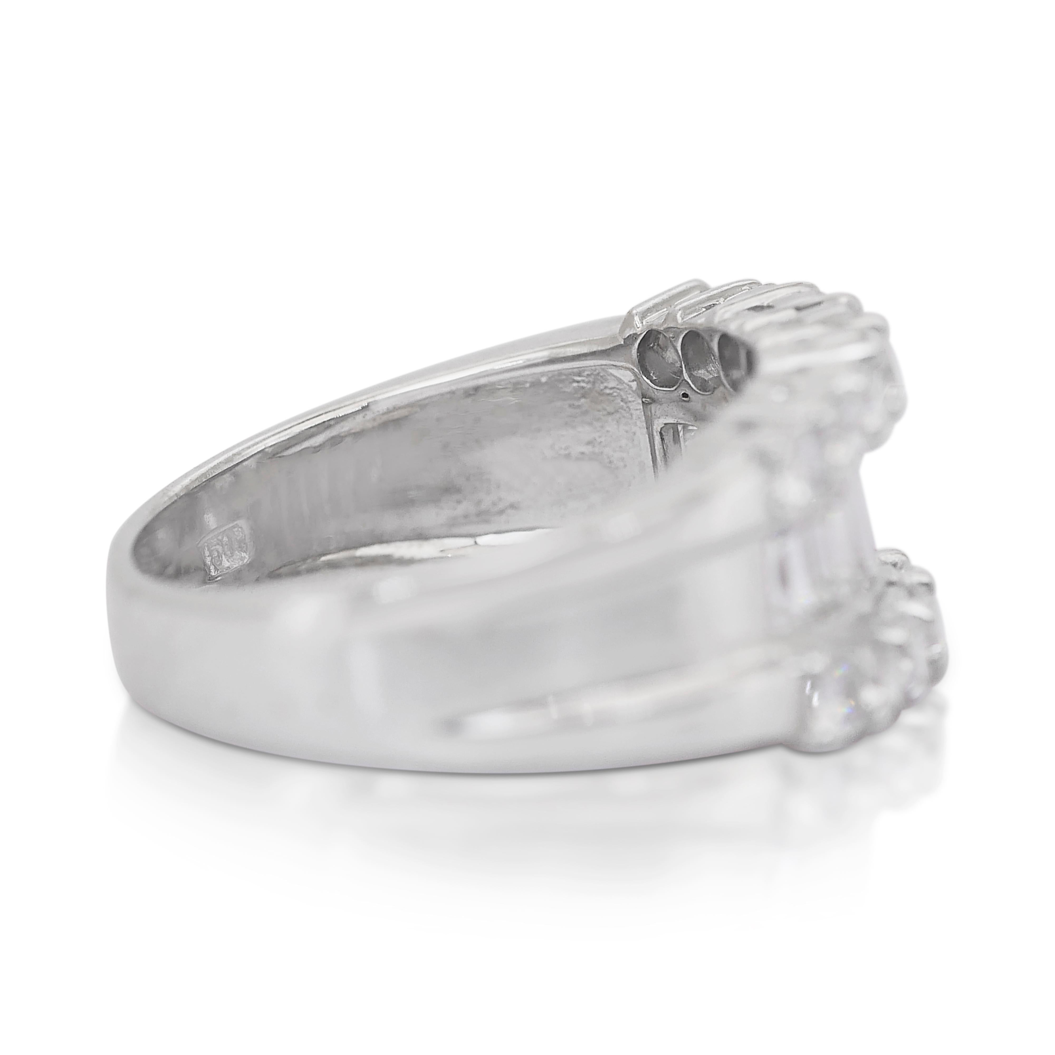 Women's Dazzling 1.80ct Diamonds Cluster Ring in 18k White Gold - IGI Certified