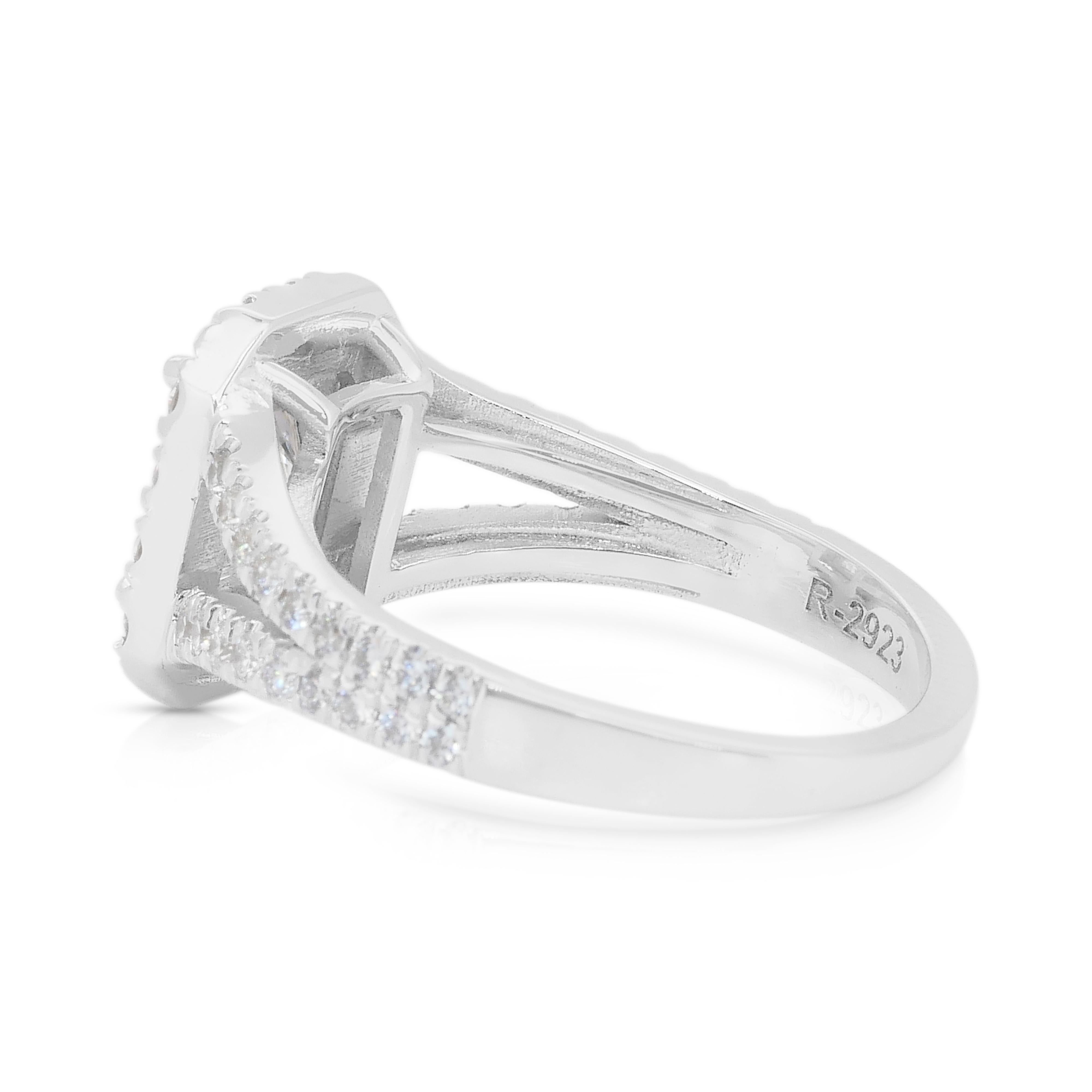 Bague halo en or blanc 18 carats de 1,81 ct de diamants éblouissants - certifiée IGI Pour femmes en vente