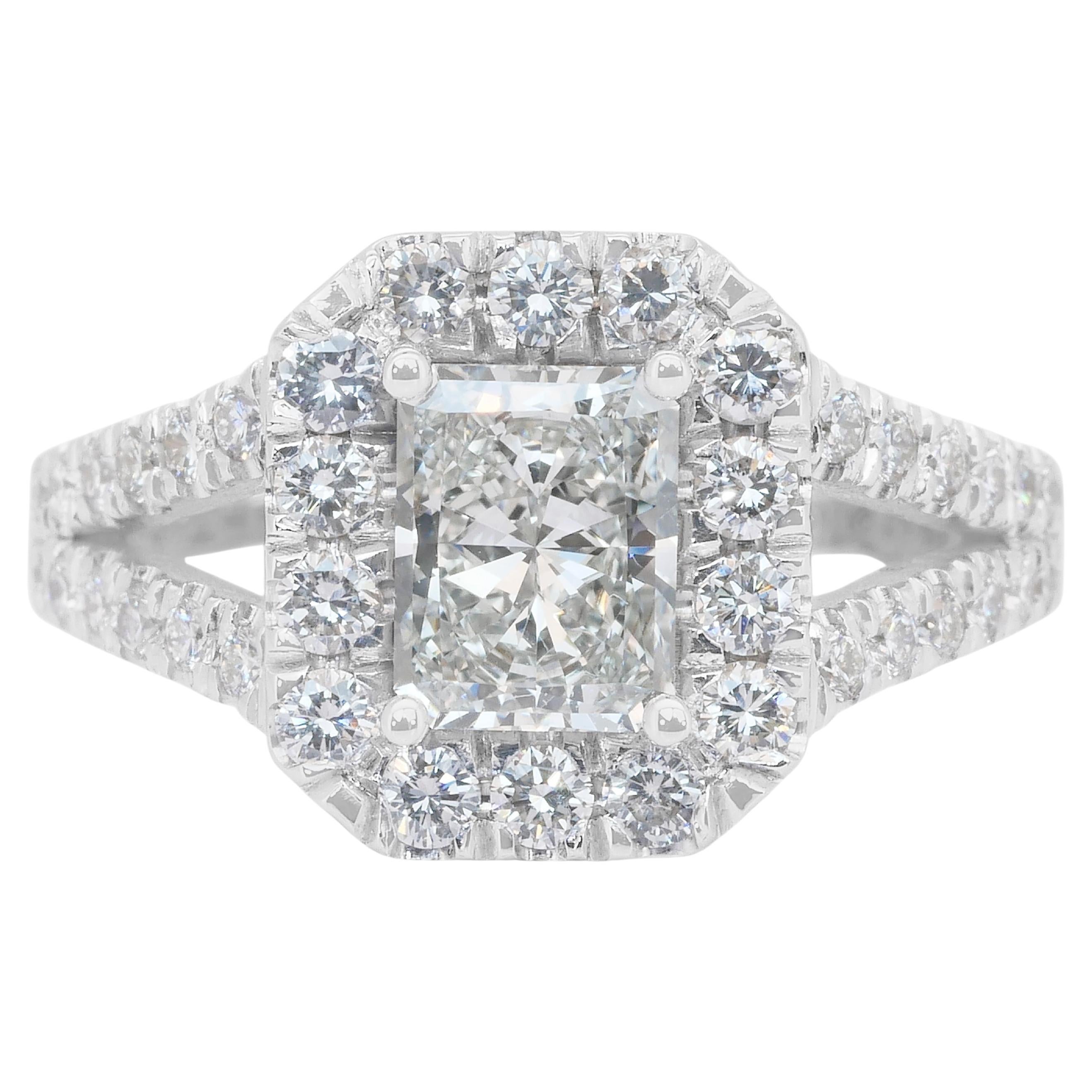 Bague halo en or blanc 18 carats de 1,81 ct de diamants éblouissants - certifiée IGI