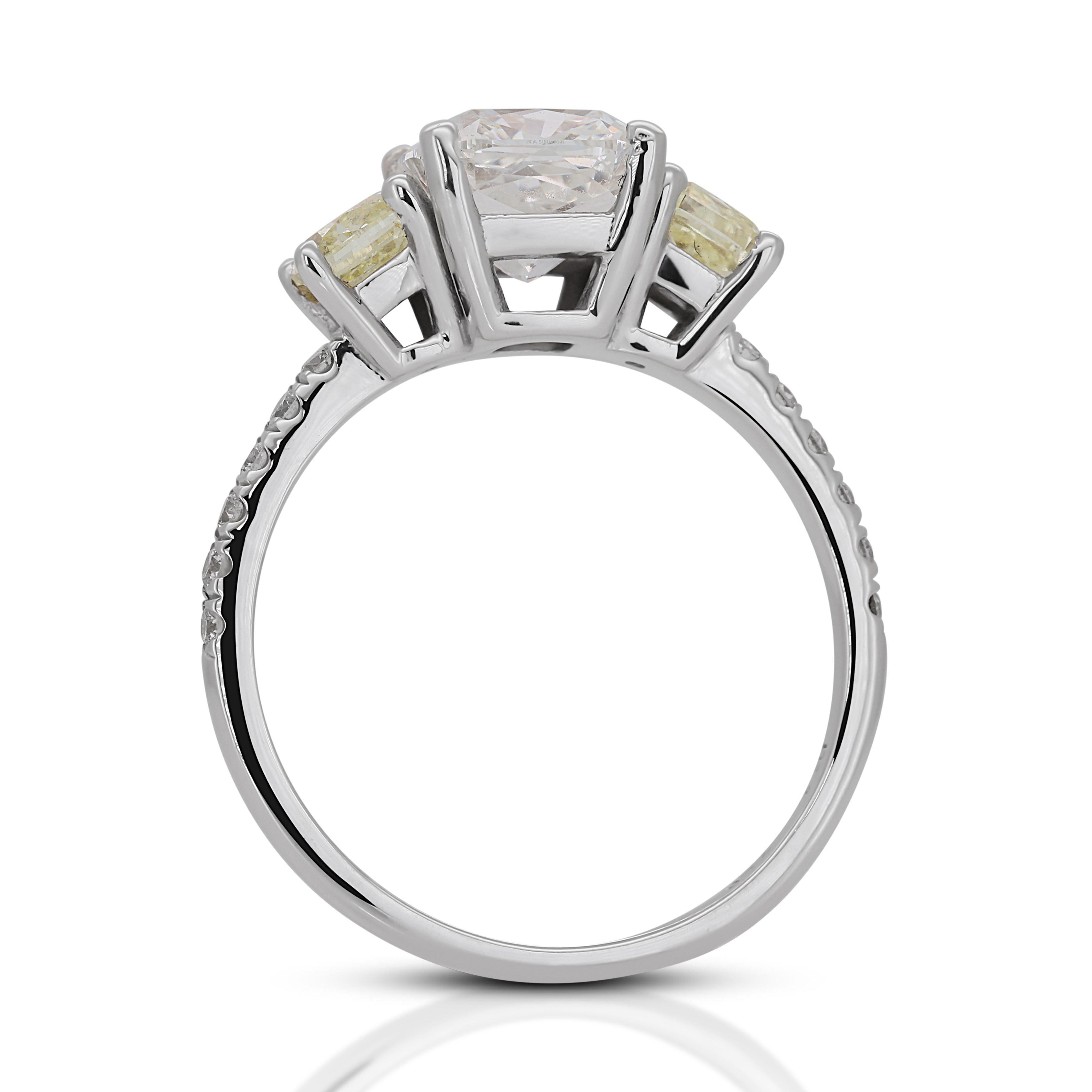Women's Dazzling 18k White Gold 3 Stone Ring with 2.57 ct Natural Diamonds GIA Cert For Sale