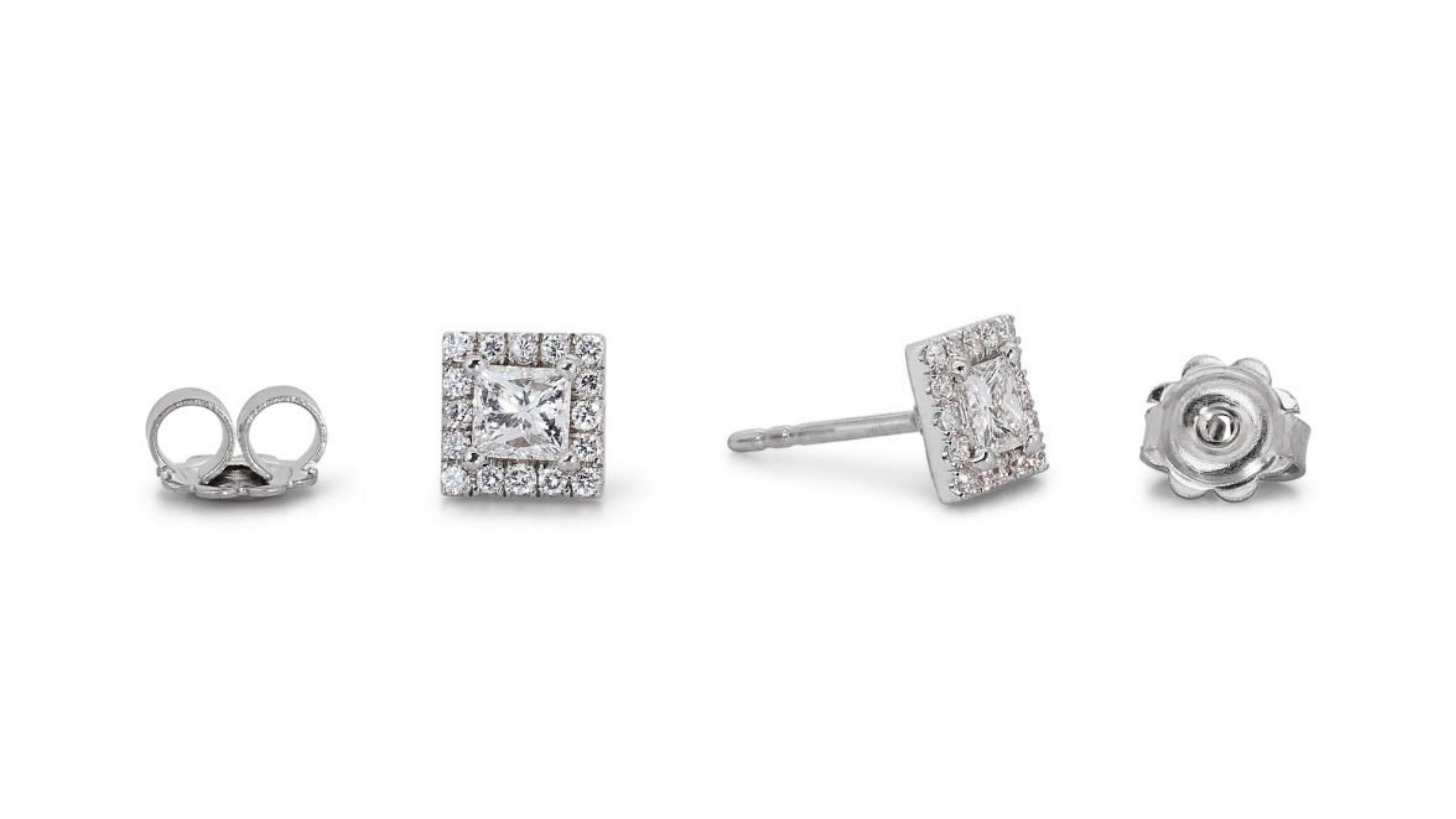 Dazzling 18k White Gold .67ct Princess Cut Stud Diamond Earrings In New Condition In רמת גן, IL