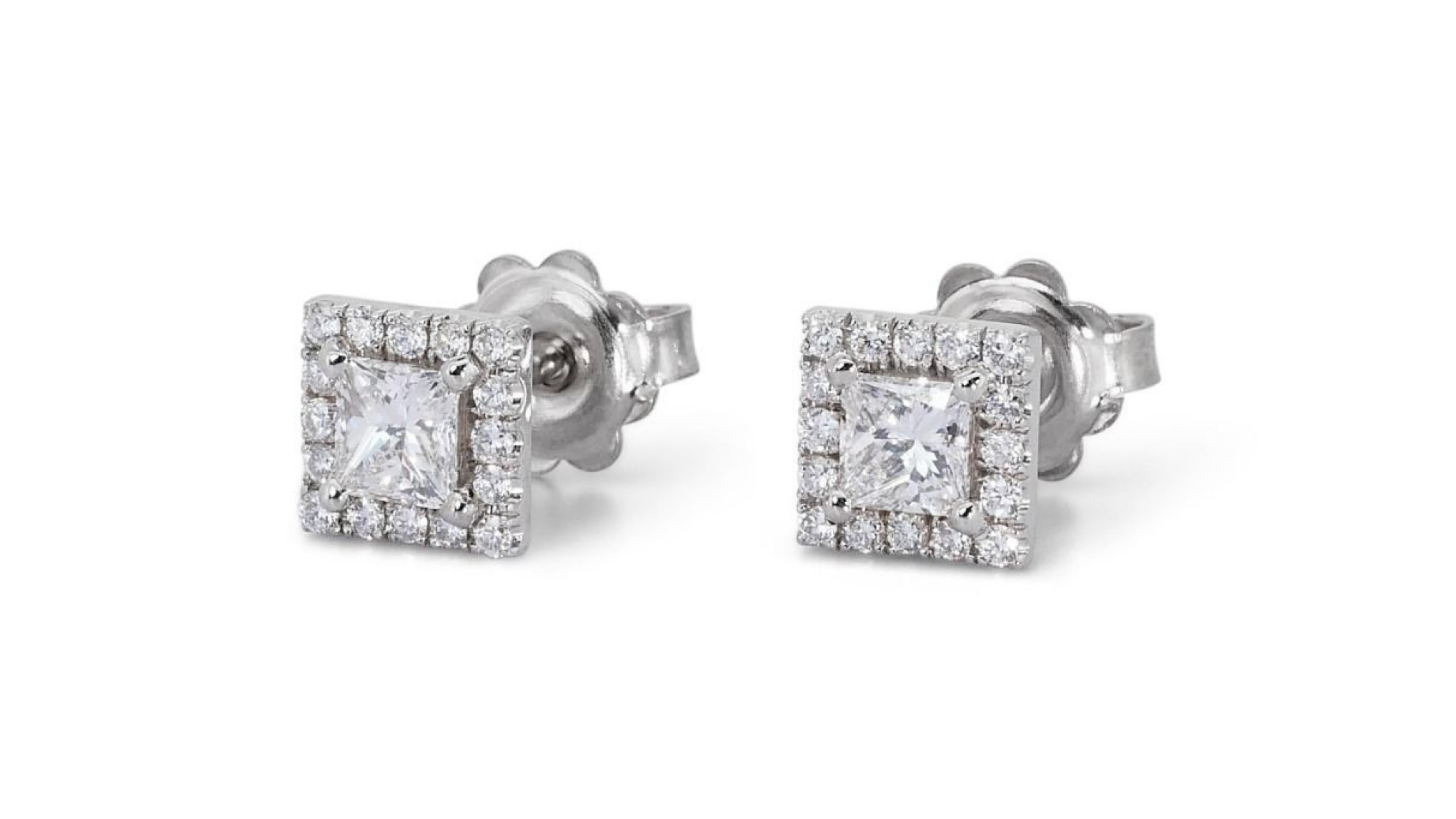 Women's Dazzling 18k White Gold .67ct Princess Cut Stud Diamond Earrings